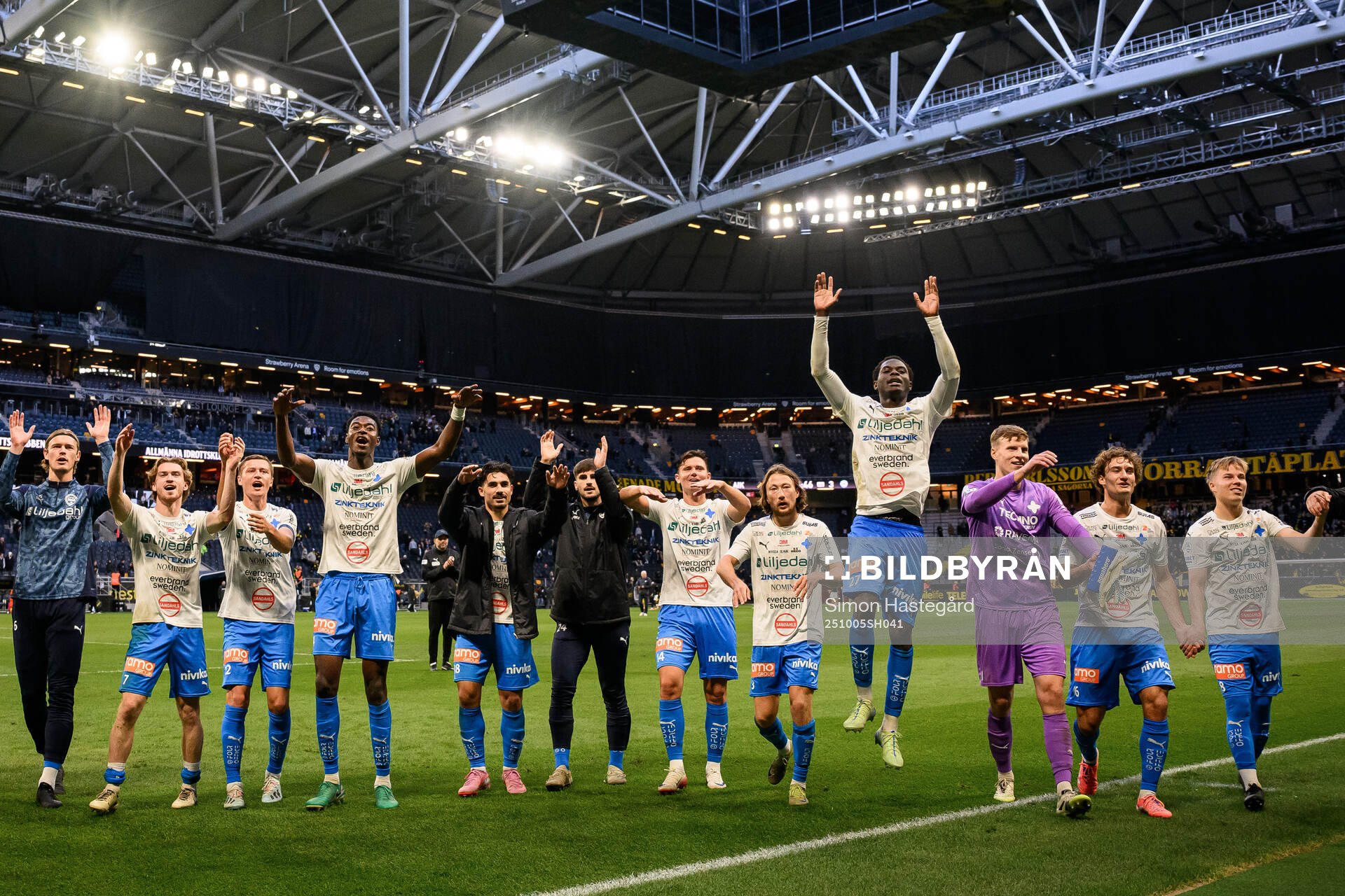 Värnamos spelare jublar