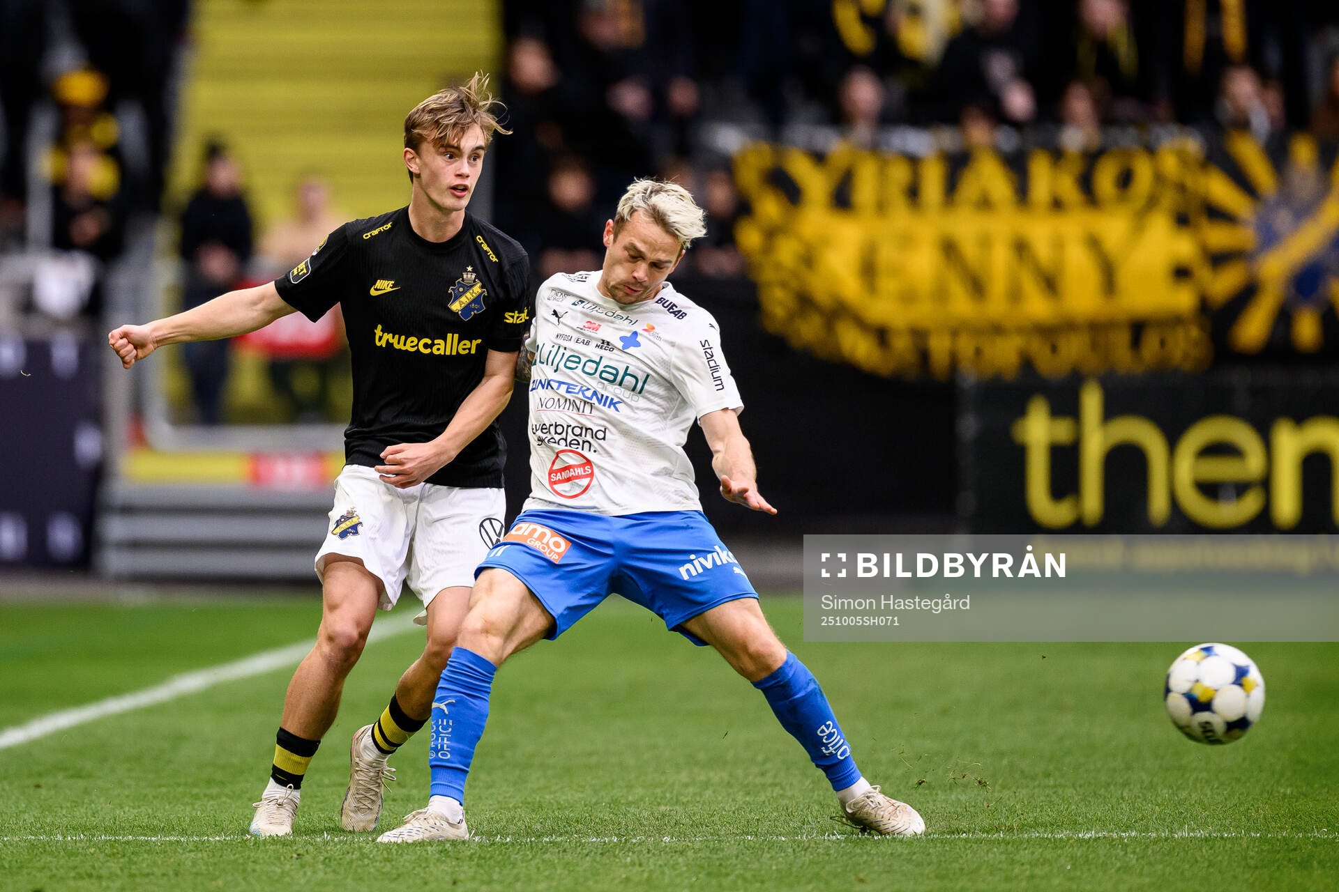 AIKs Yannick Geiger och Värnamos Kent-Are Antonsen