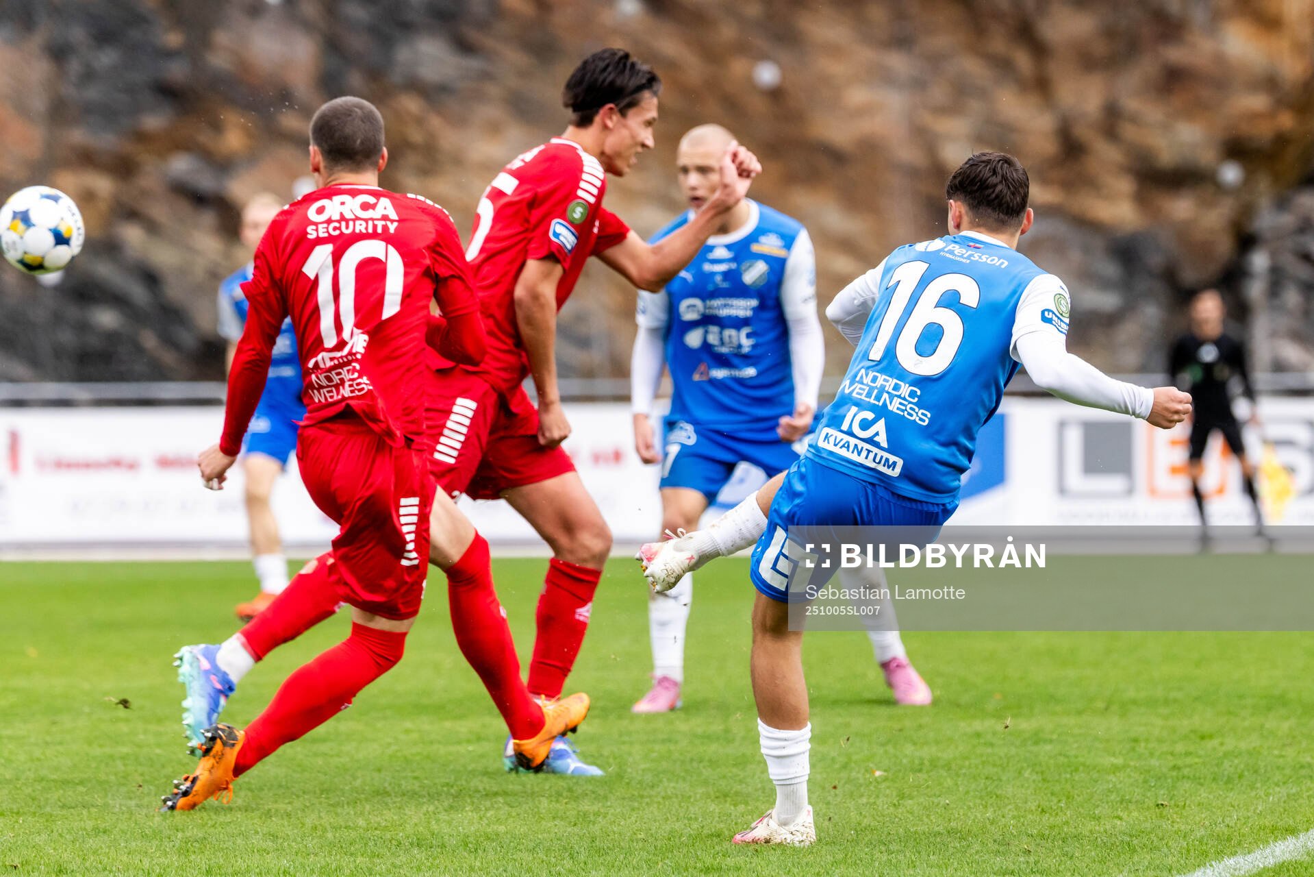 Oddevolds Emir Derviskadic skjuter in 1-0