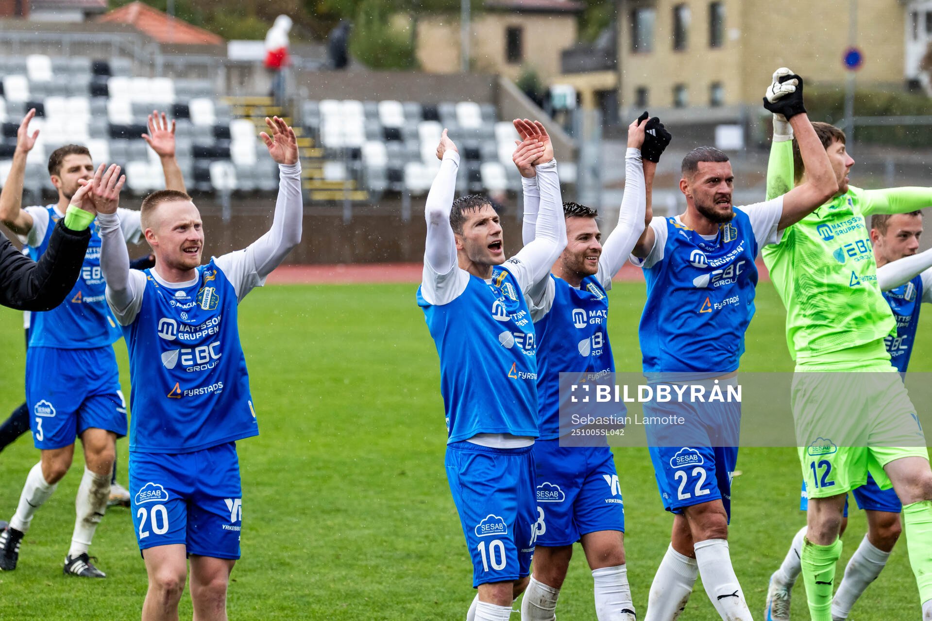 Oddevolds spelare jublar