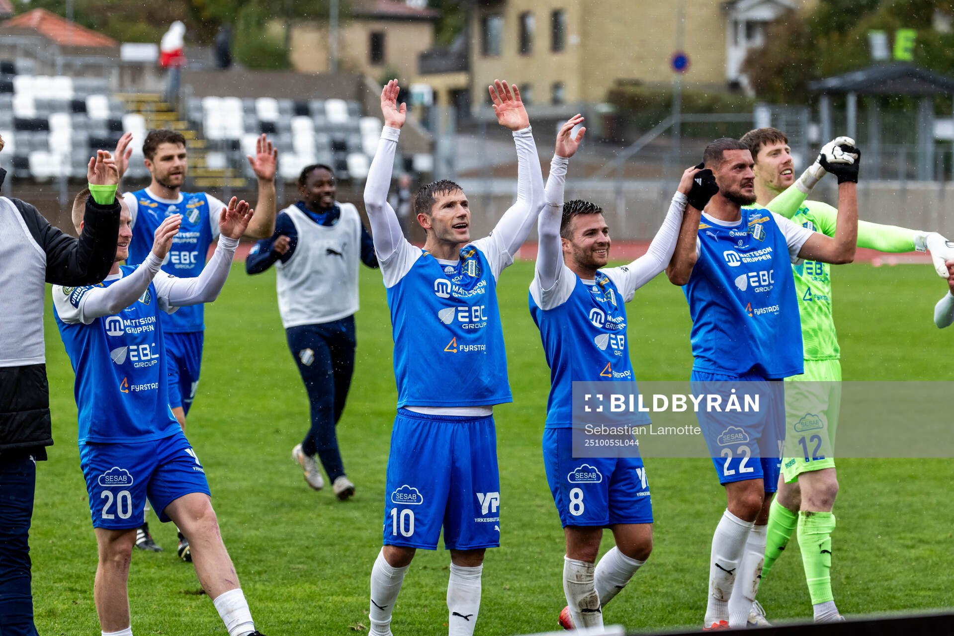 Oddevolds spelare jublar