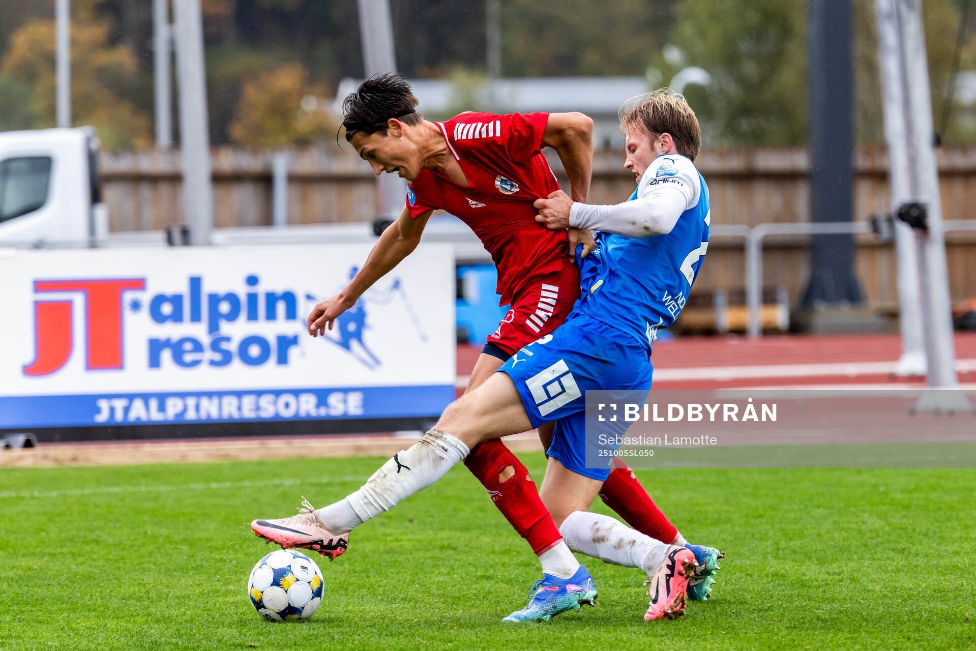 Utsiktens Noah Johansson och Oddevolds Gabriel Sandberg