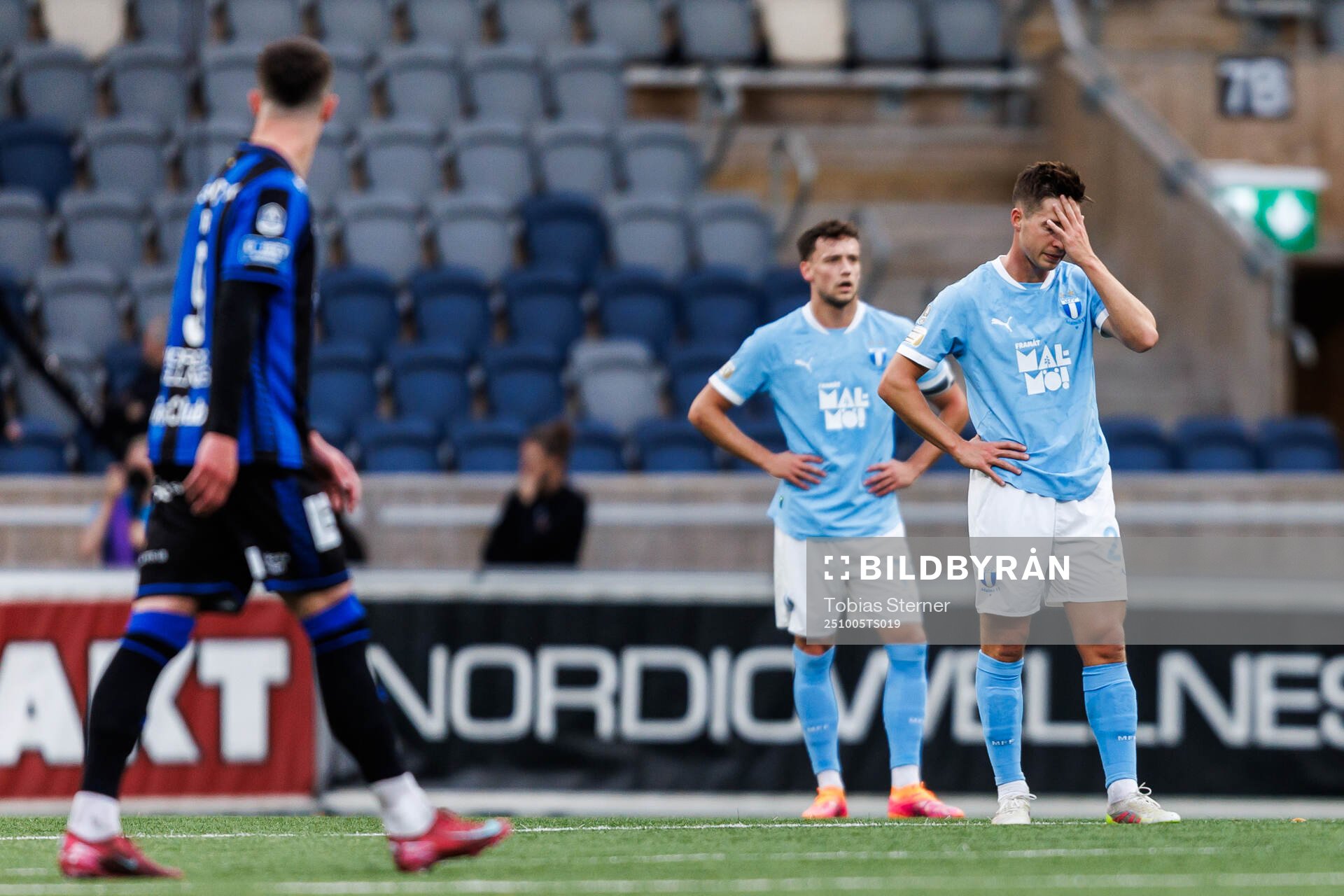 Malmö FFs Lasse Berg Johnsen deppar