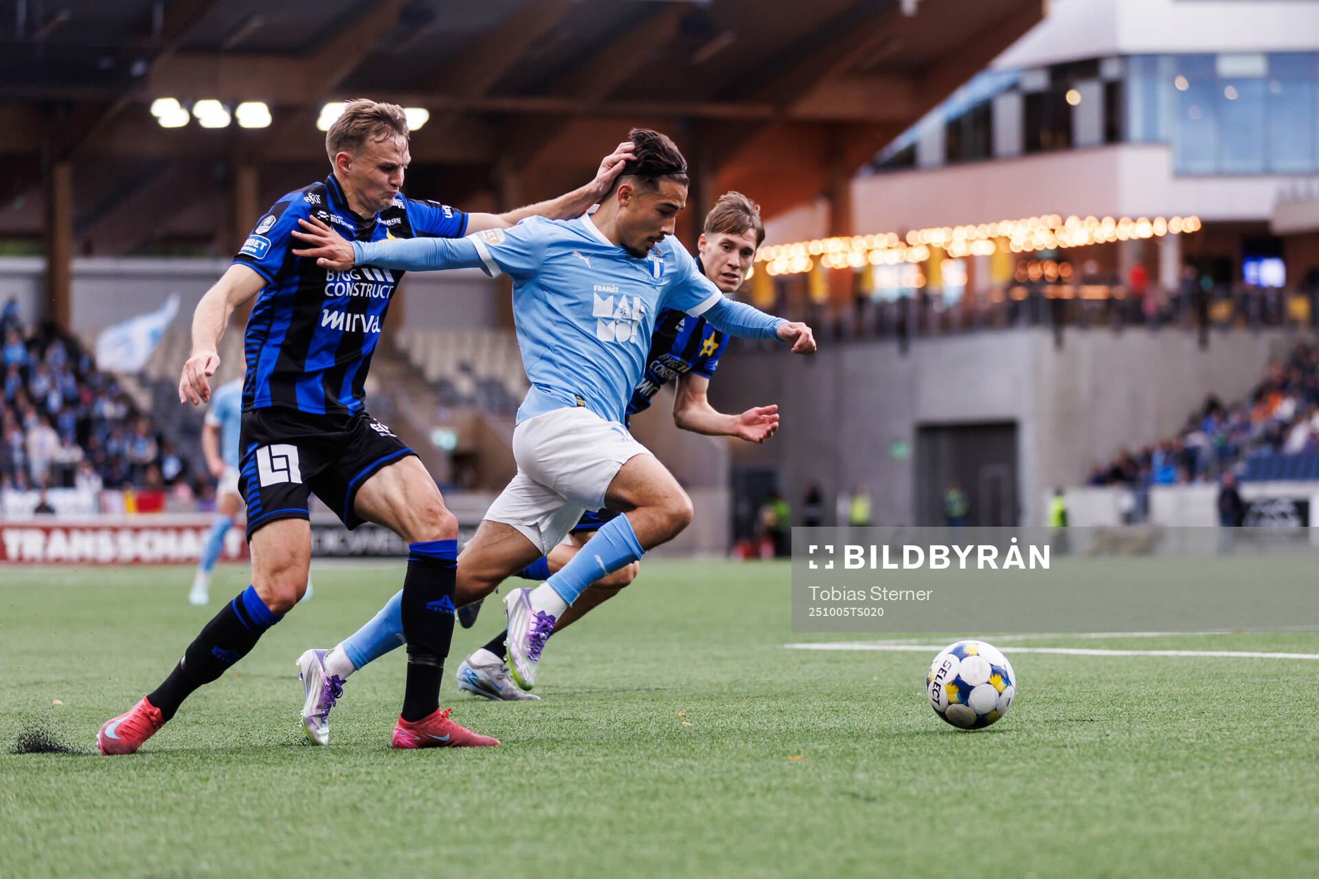 Sirius Oscar Krusnell och Malmö FFs Adrian Skogmar