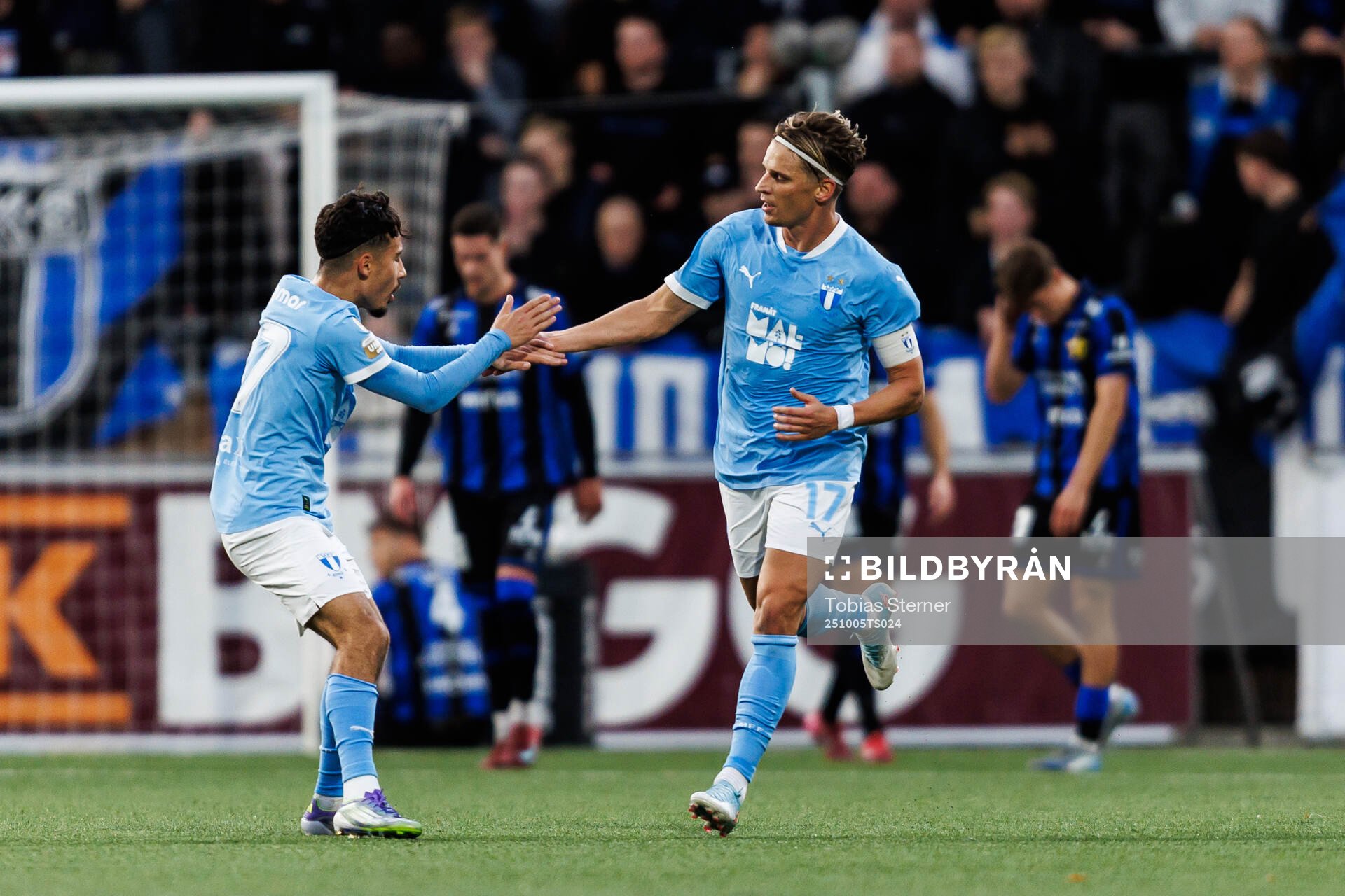 Malmö FFs Adrian Skogmar och Jens Stryger Larsen jublar