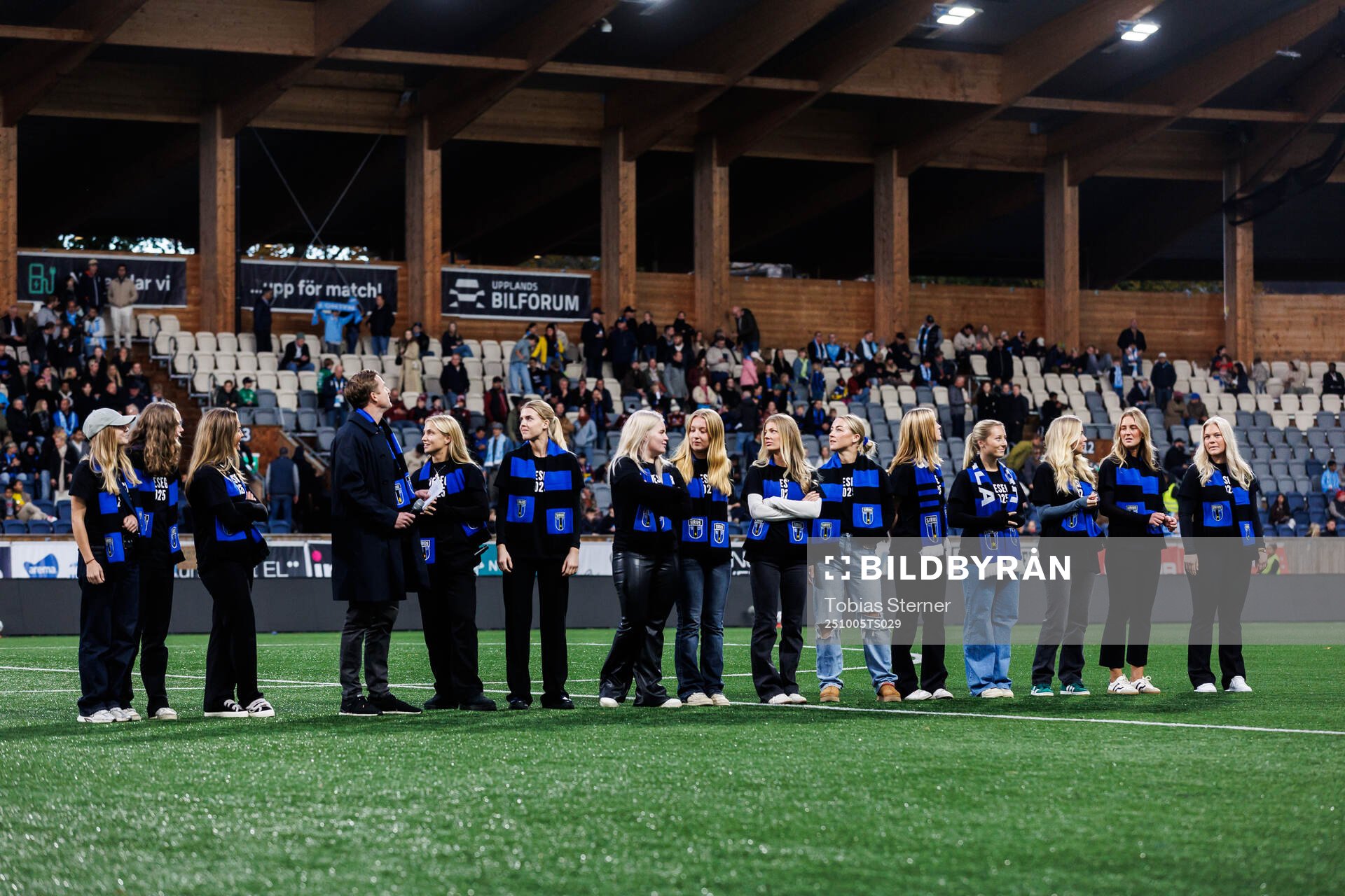 Sirius damlag vann sin division 3 serie och hyllas i halvtid