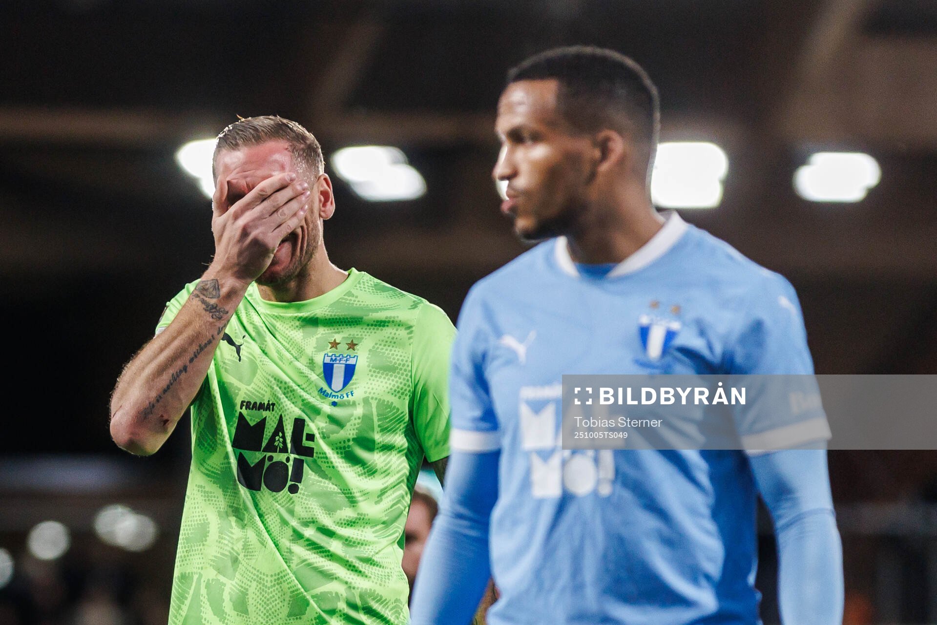 Malmö FFs målvakt Robin Olsen deppar