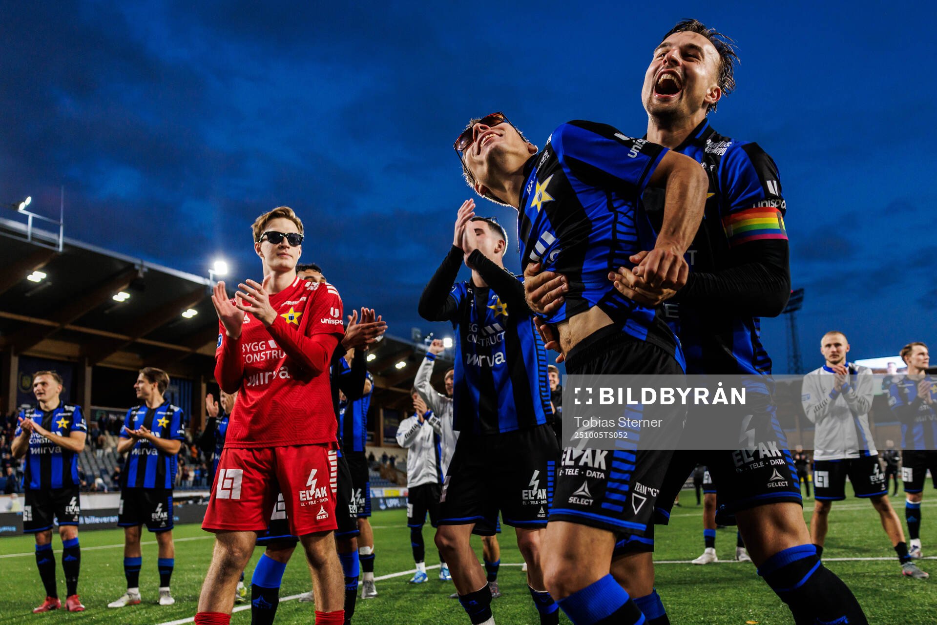 Sirius Leo Walta och Henrik Rönnlöf Castegren jublar