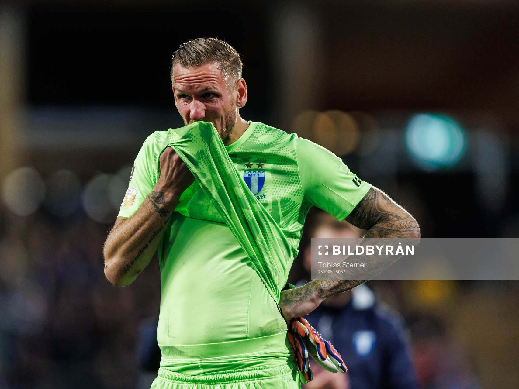 Malmö FFs målvakt Robin Olsen deppar