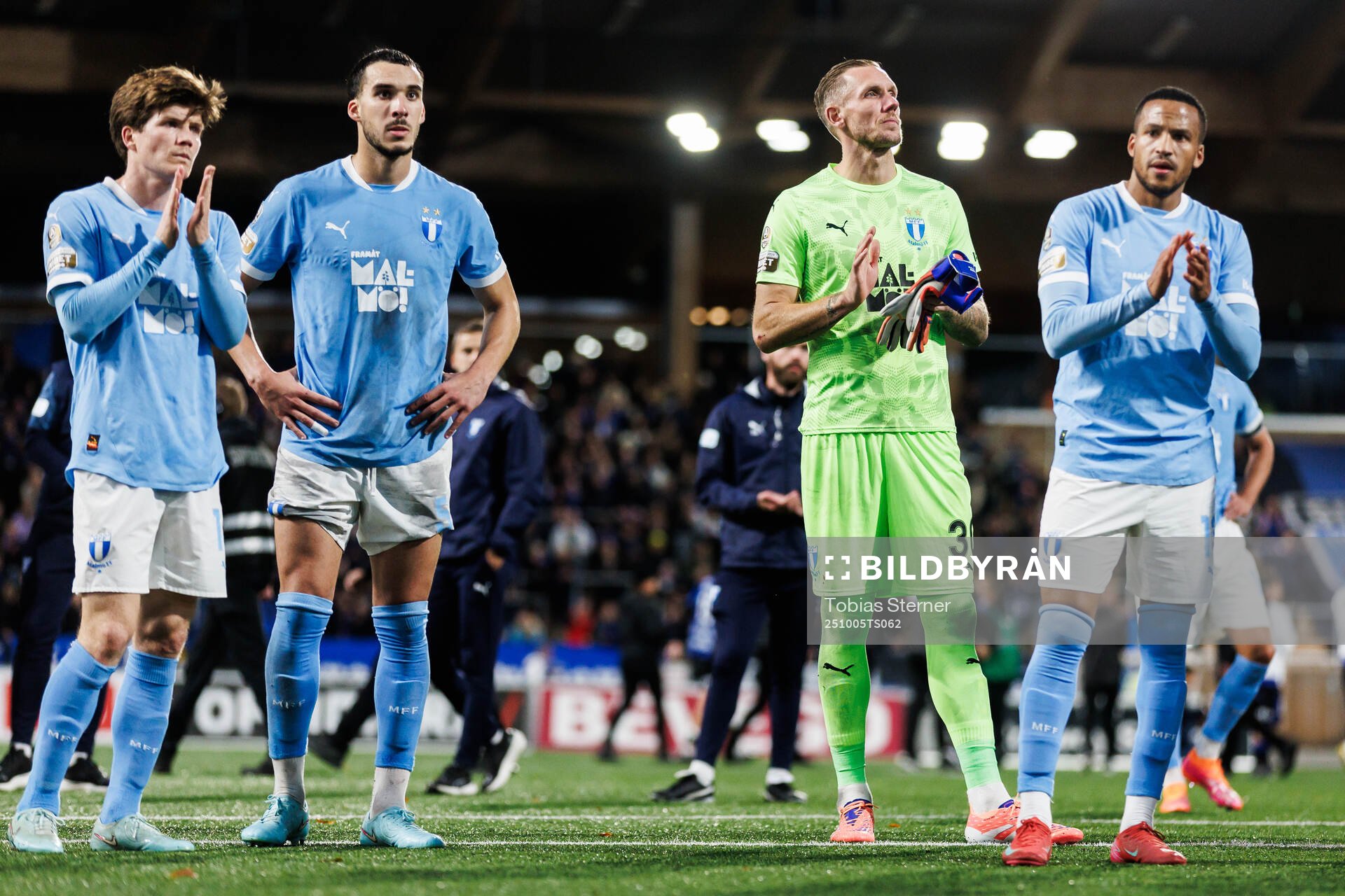 Malmö FFs målvakt Robin Olsen deppar