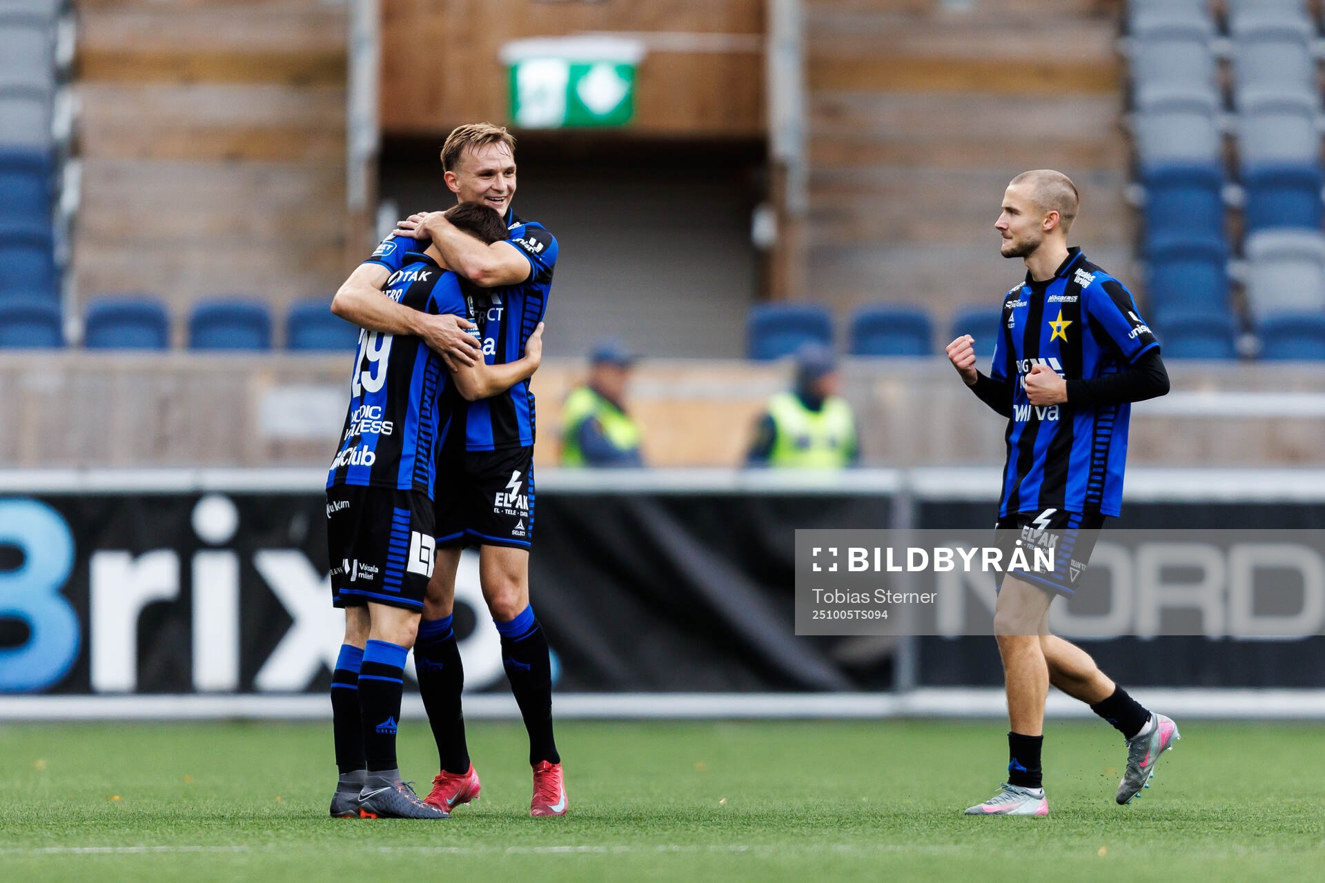 Sirius Isak Bjerkebo jublar med Oscar Krusnell och Melker