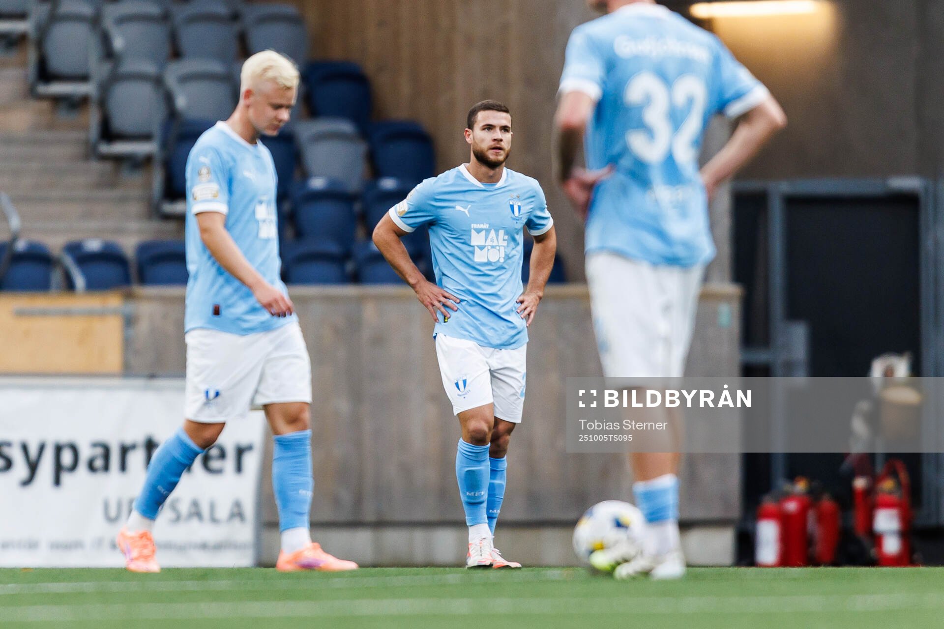 Malmö FFs Gabriel Busanello deppar