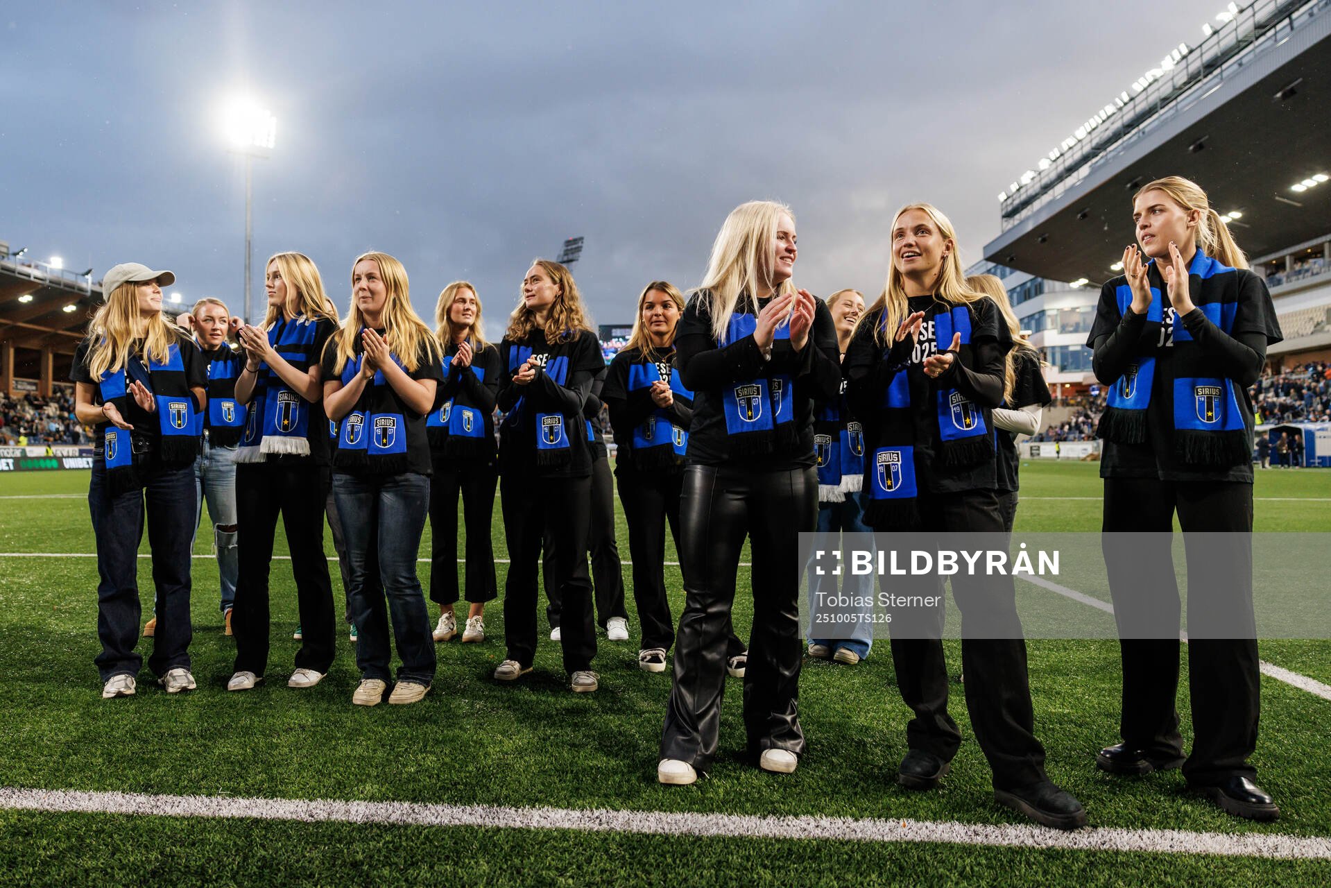 Sirius damlag vann sin division 3 serie och hyllas