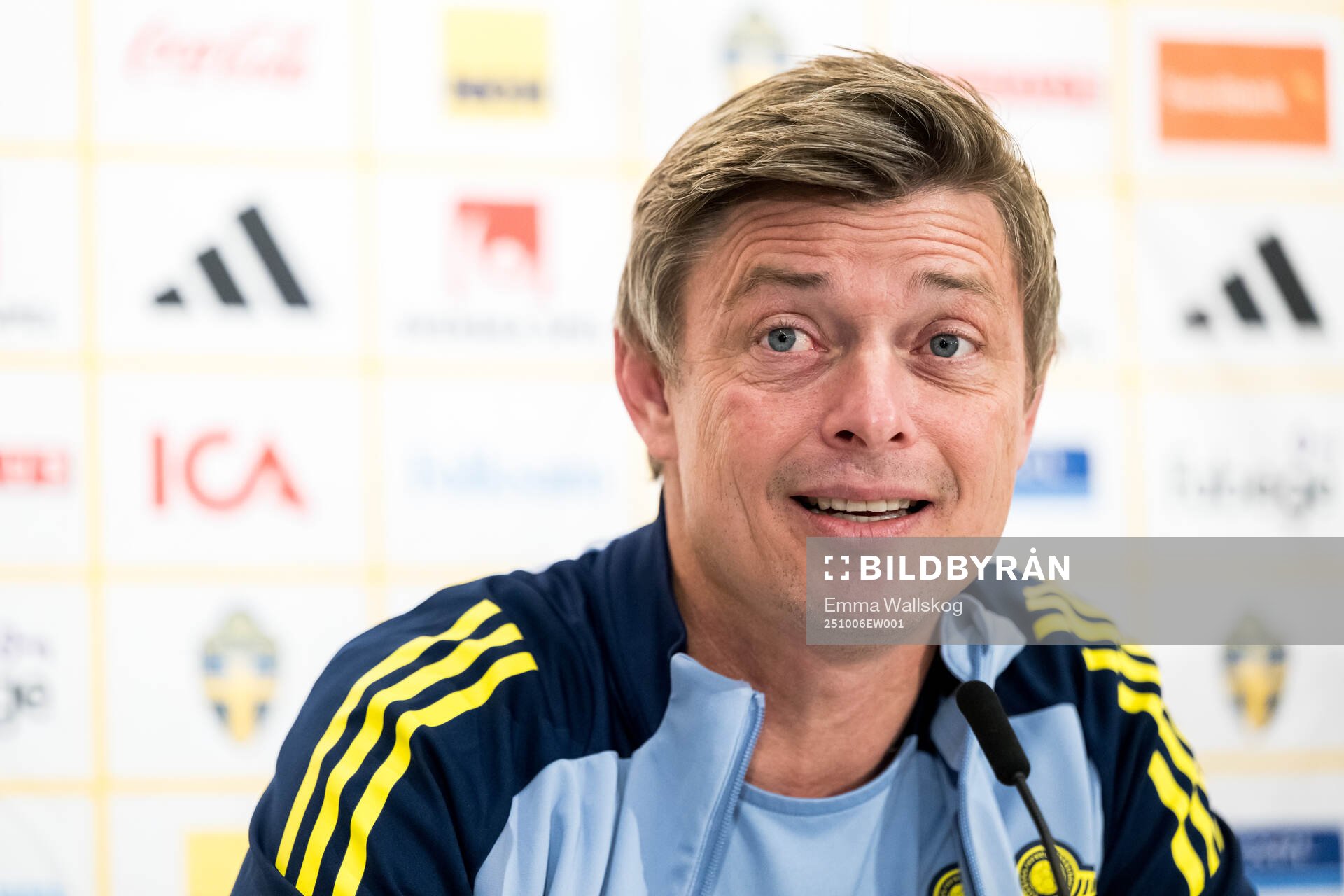 Head coach Jon Dahl Tomasson of the Swedish men's national