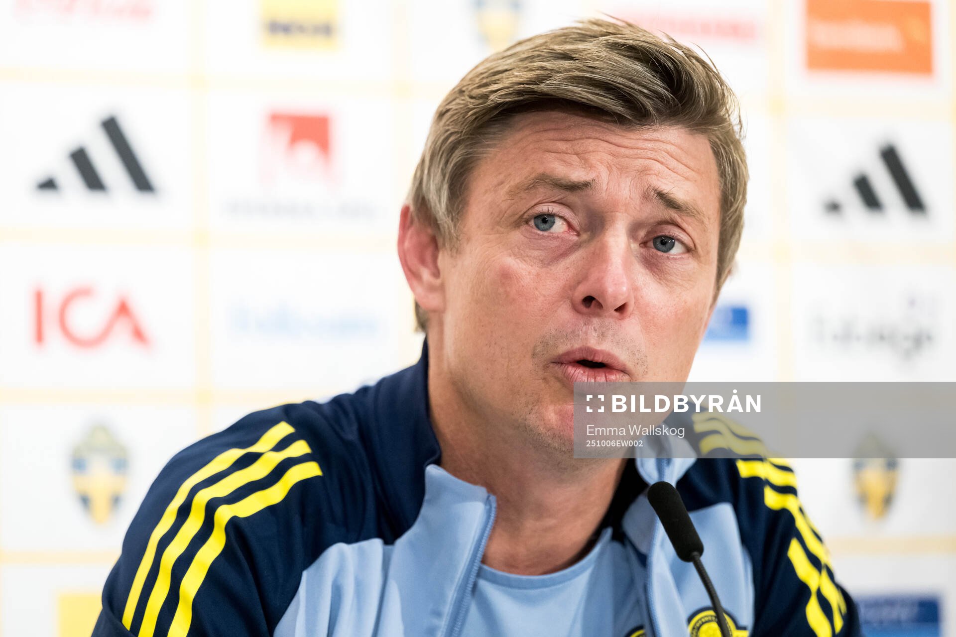Head coach Jon Dahl Tomasson of the Swedish men's national