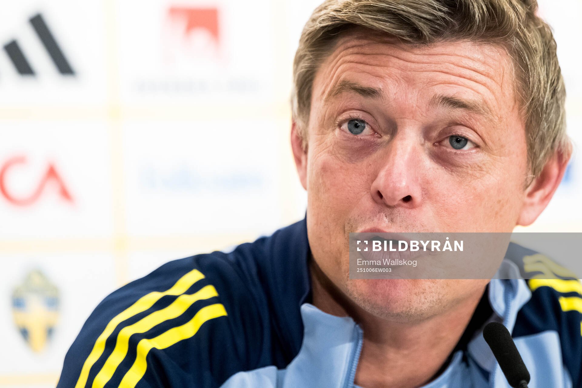 Head coach Jon Dahl Tomasson of the Swedish men's national