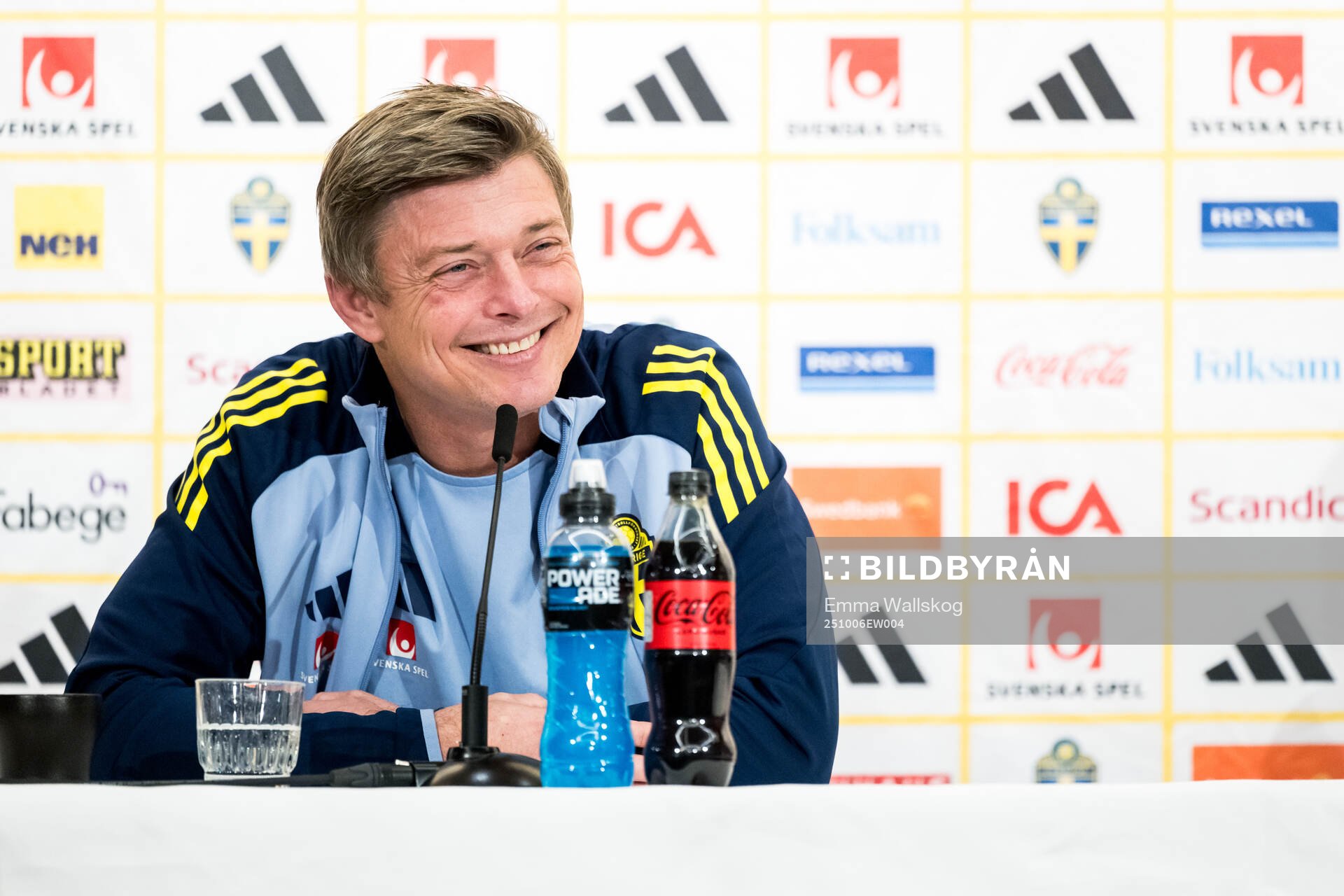 Head coach Jon Dahl Tomasson of the Swedish men's national