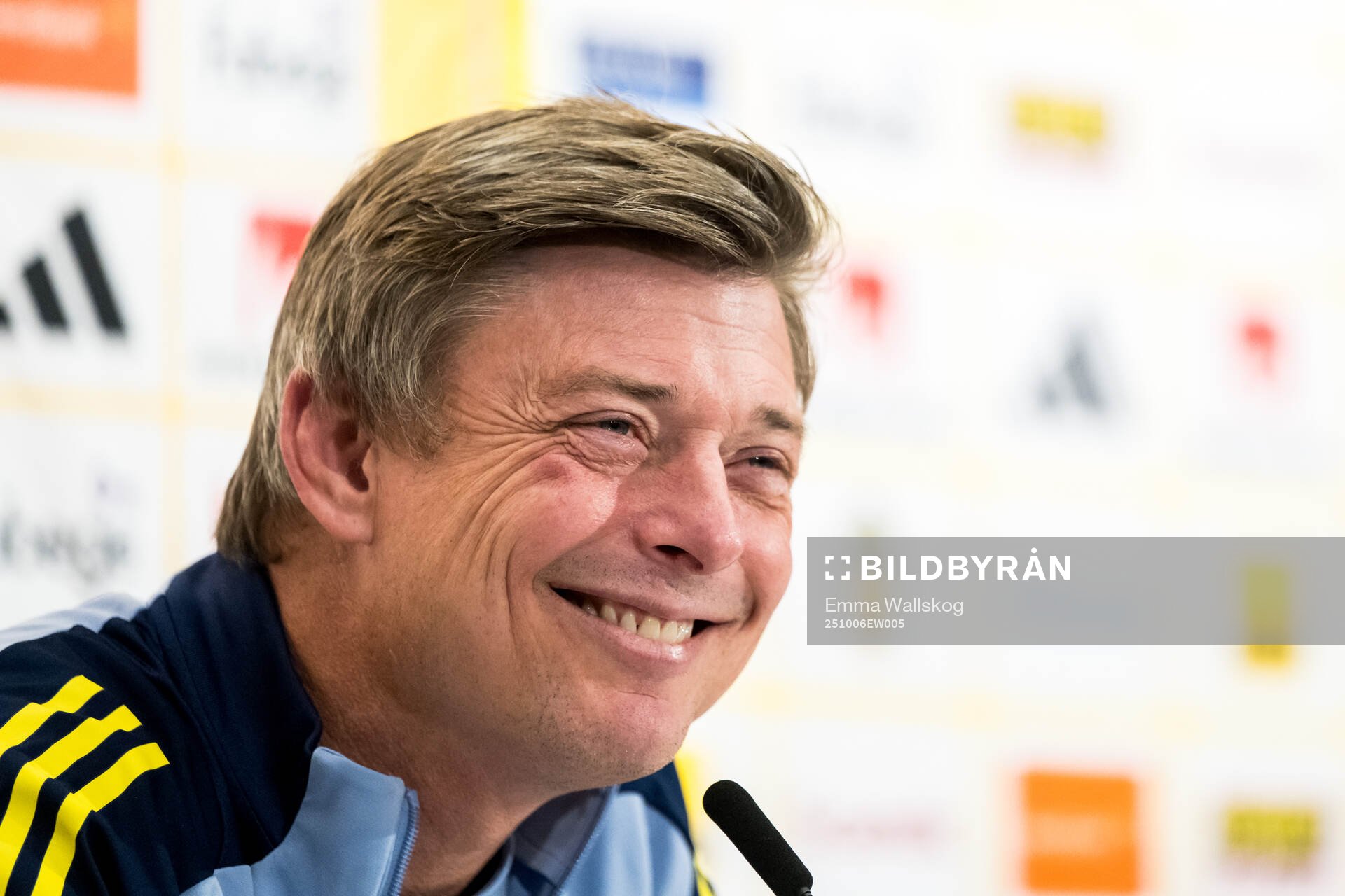 Head coach Jon Dahl Tomasson of the Swedish men's national