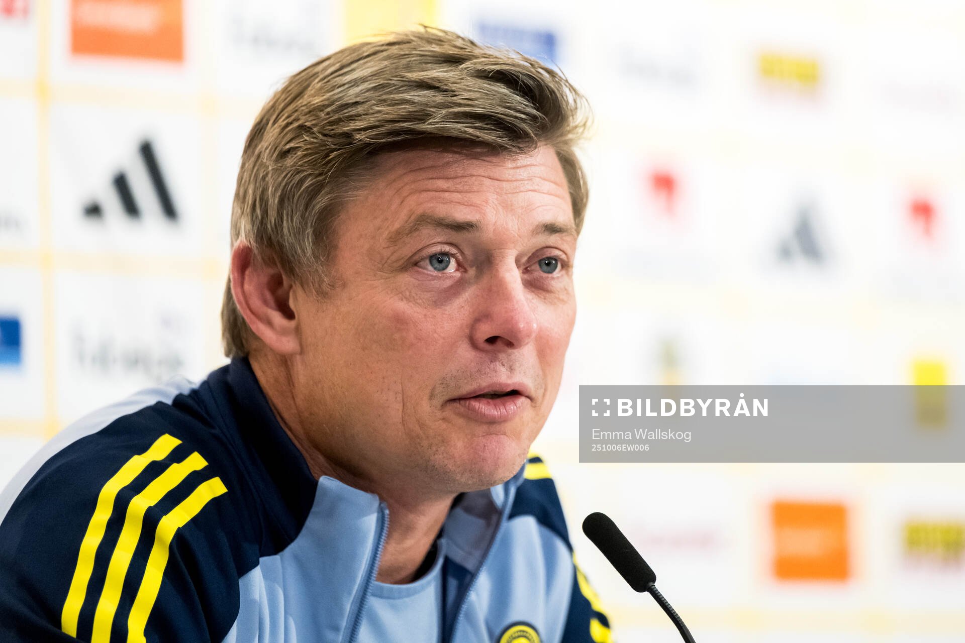 Head coach Jon Dahl Tomasson of the Swedish men's national