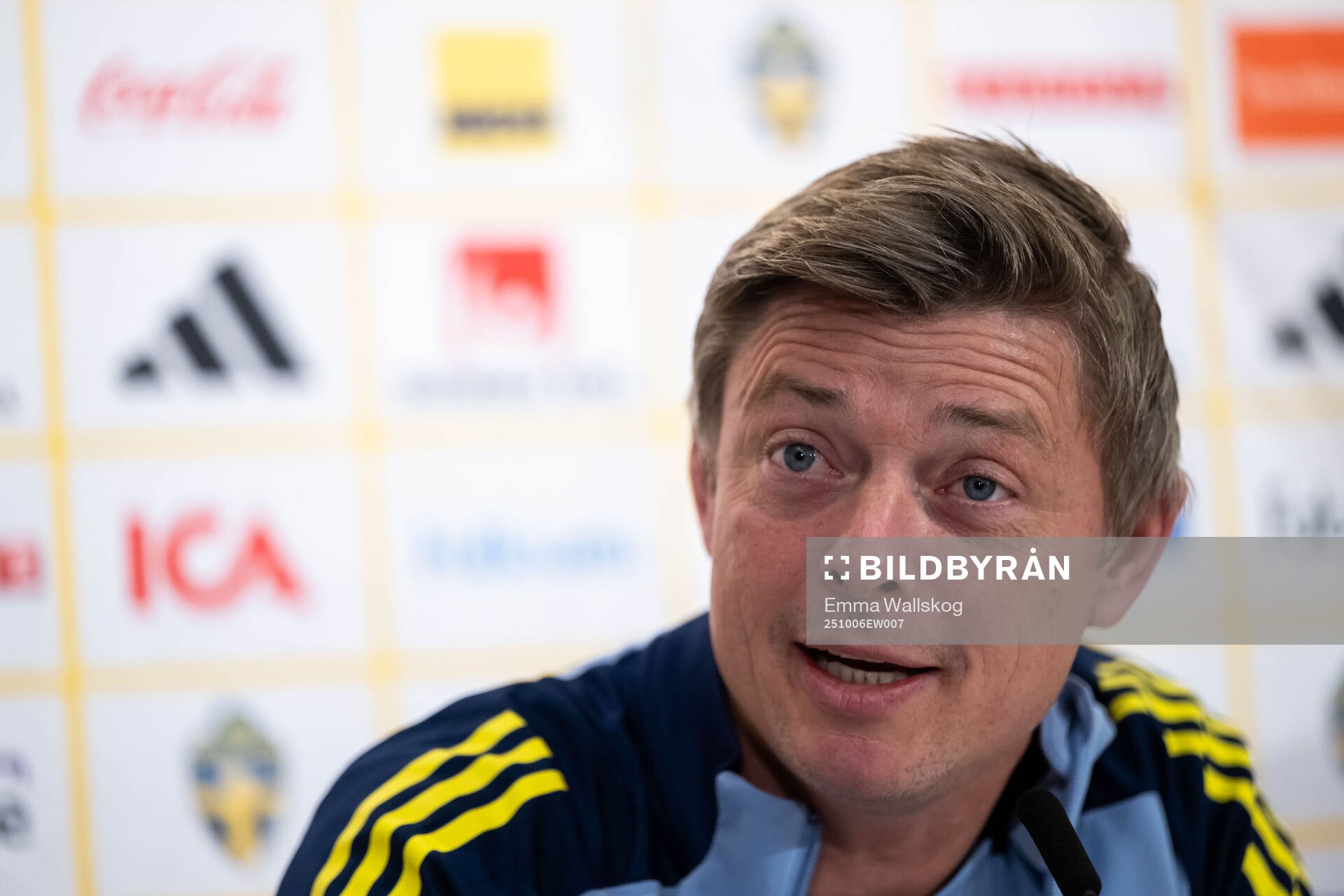 Head coach Jon Dahl Tomasson of the Swedish men's national