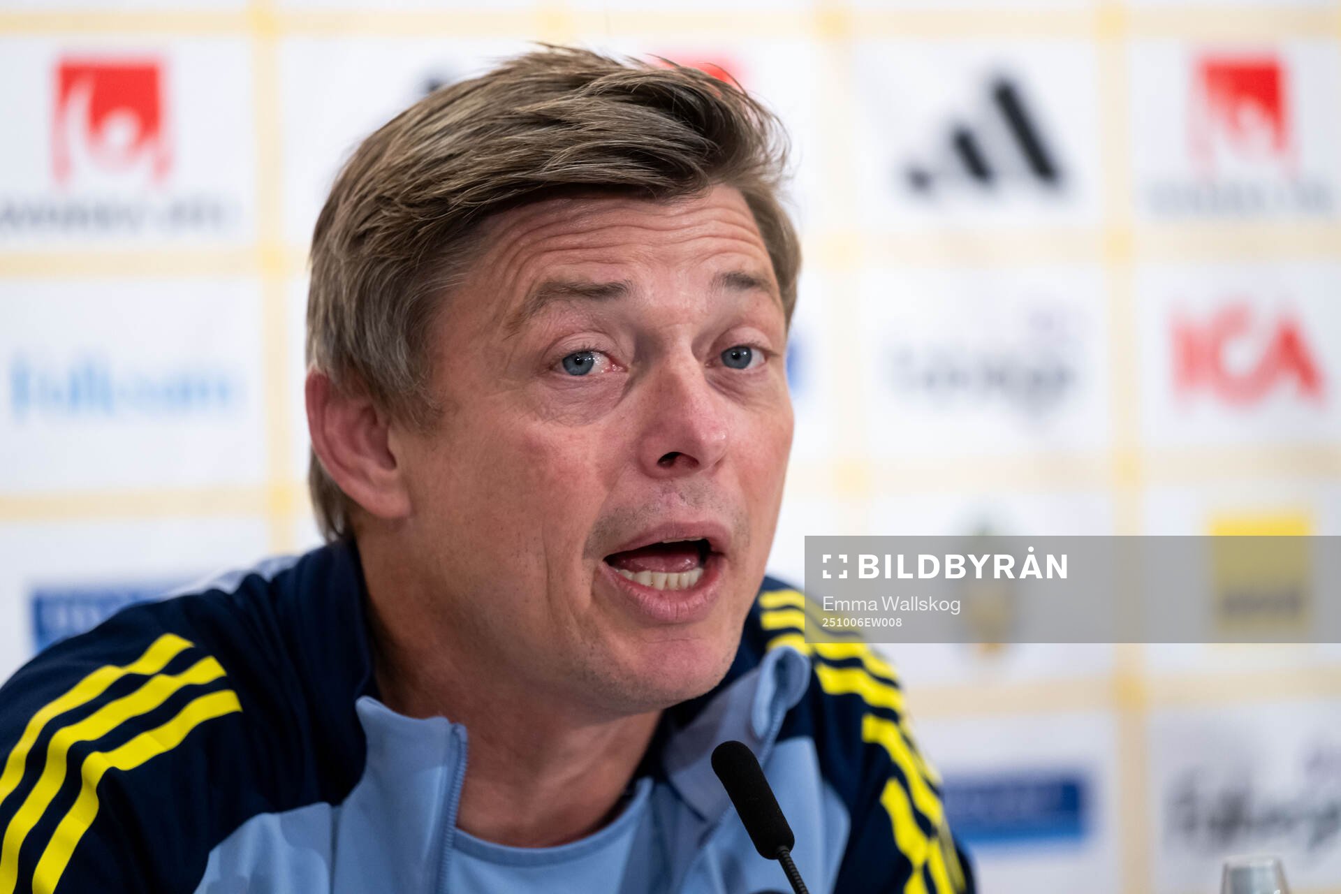 Head coach Jon Dahl Tomasson of the Swedish men's national