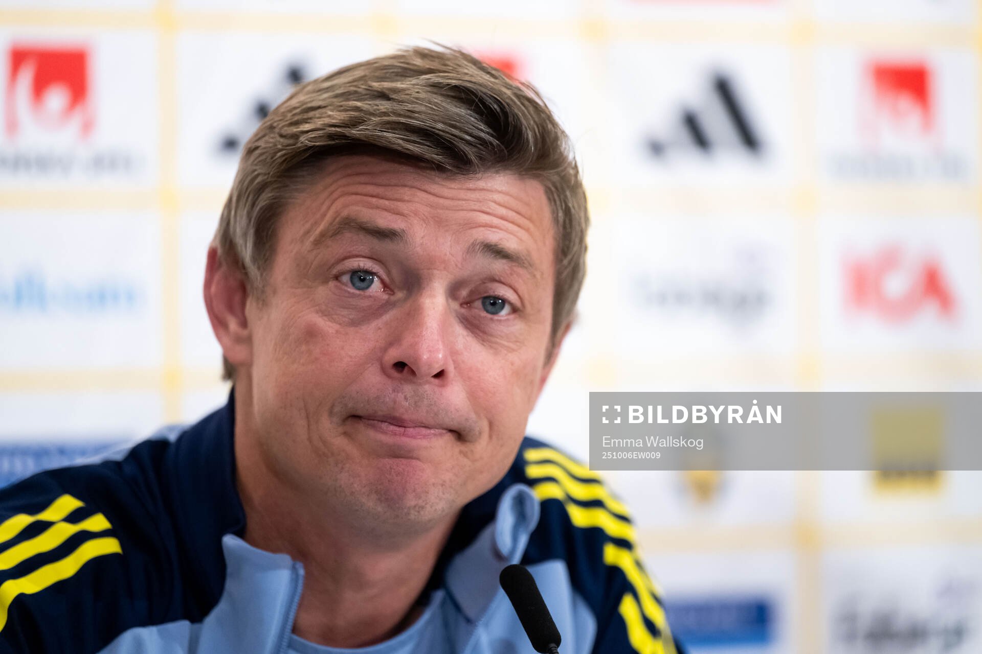 Head coach Jon Dahl Tomasson of the Swedish men's national