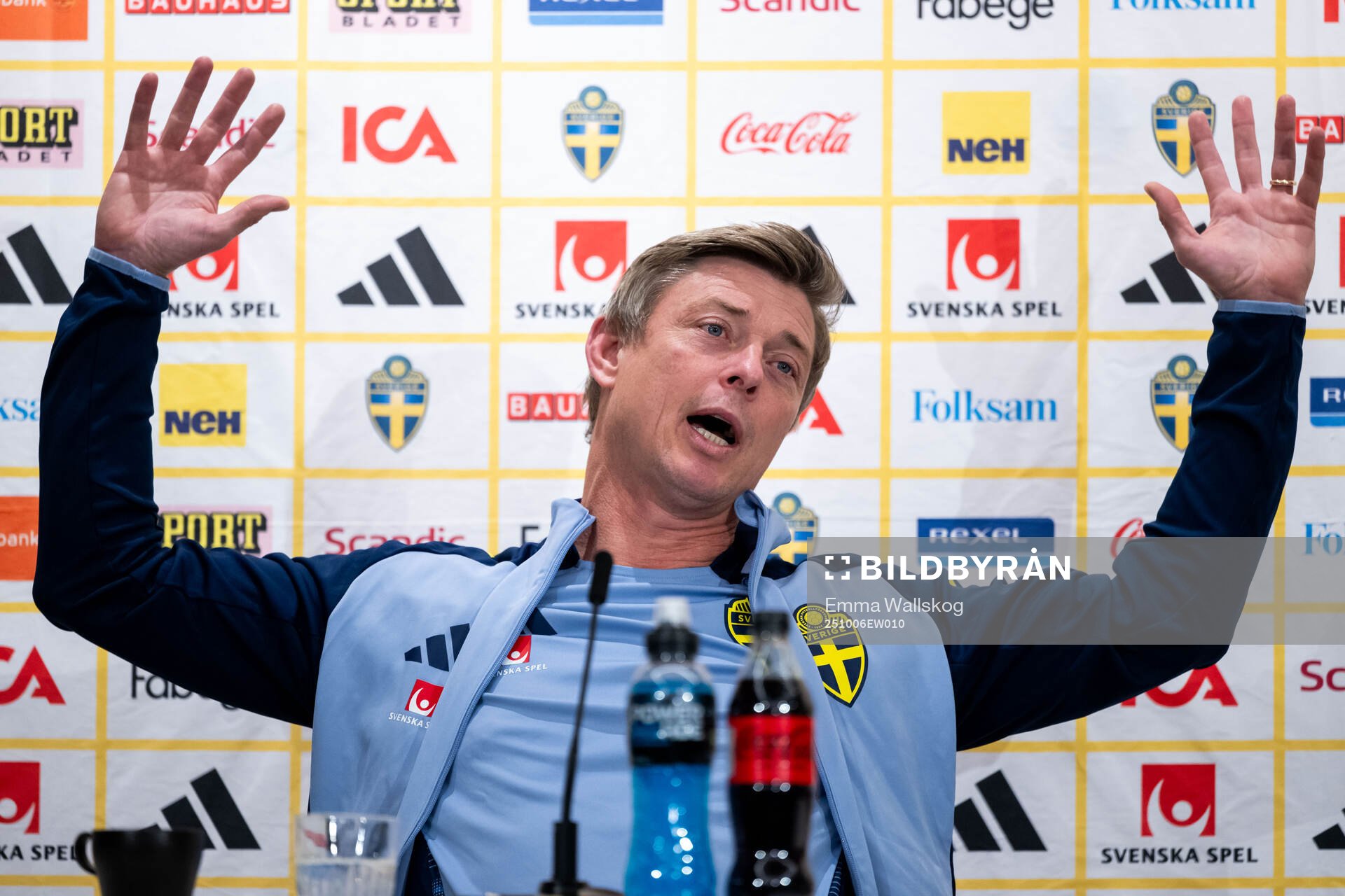 Head coach Jon Dahl Tomasson of the Swedish men's national