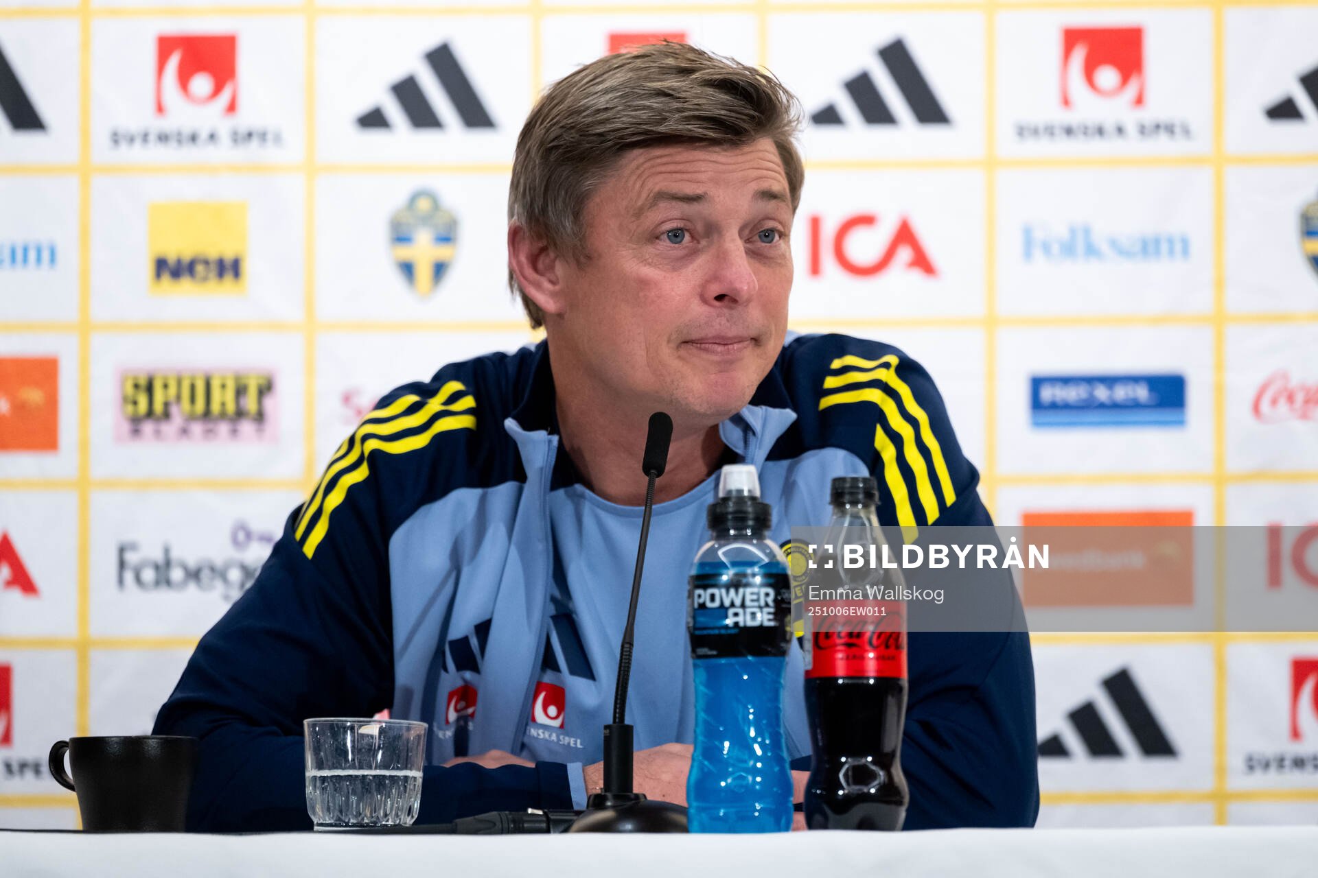 Head coach Jon Dahl Tomasson of the Swedish men's national