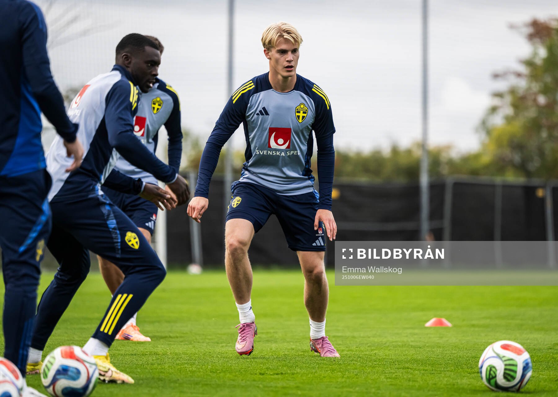 Ken Sema and Lucas Bergvall of the Swedish national