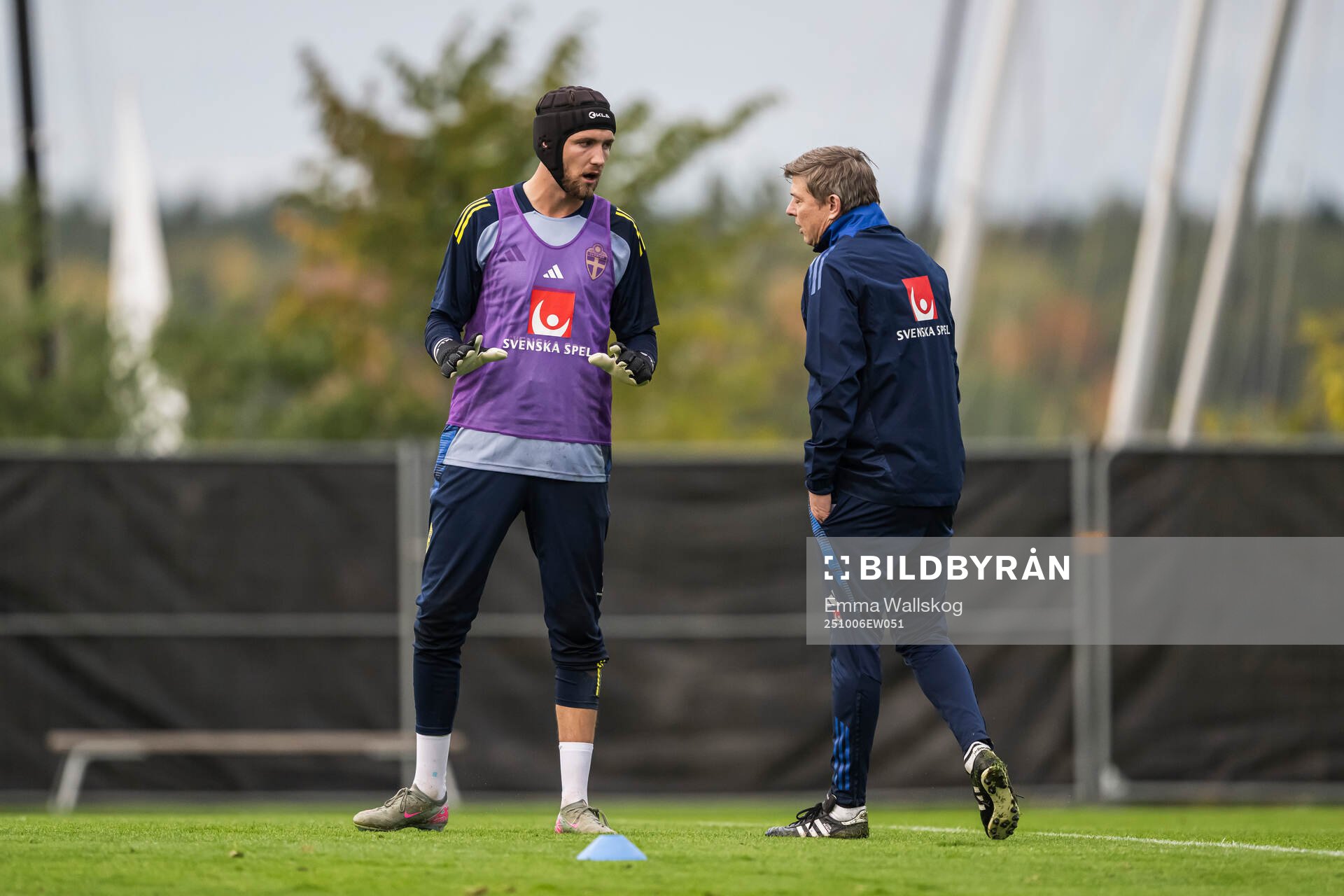 Goalkeeper Noel Törnqvist and head coach Jon Dahl Tomasson