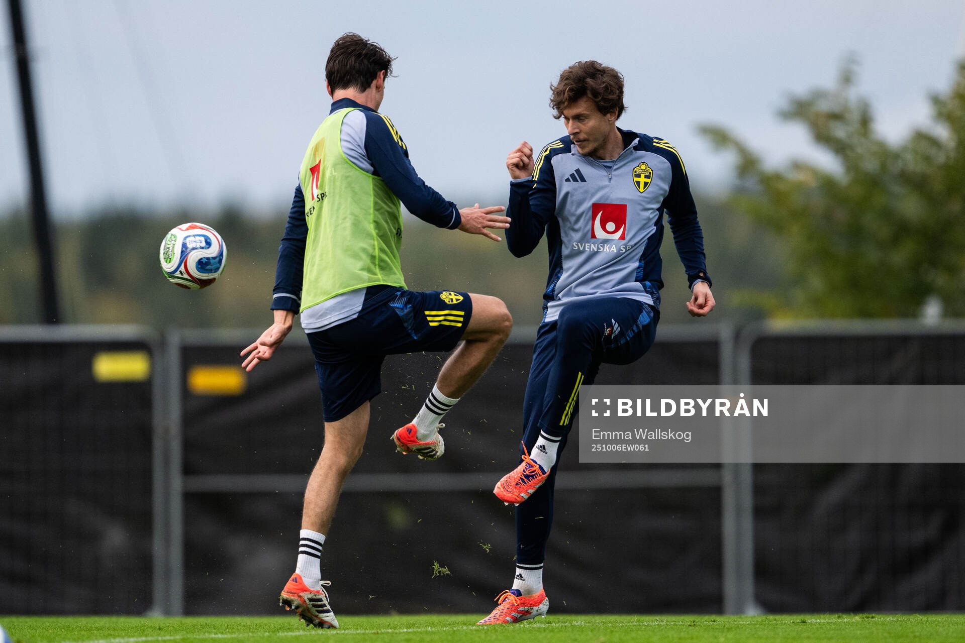 Hjalmar Ekdal and Victor Nilsson Lindelöf of the Swedish
