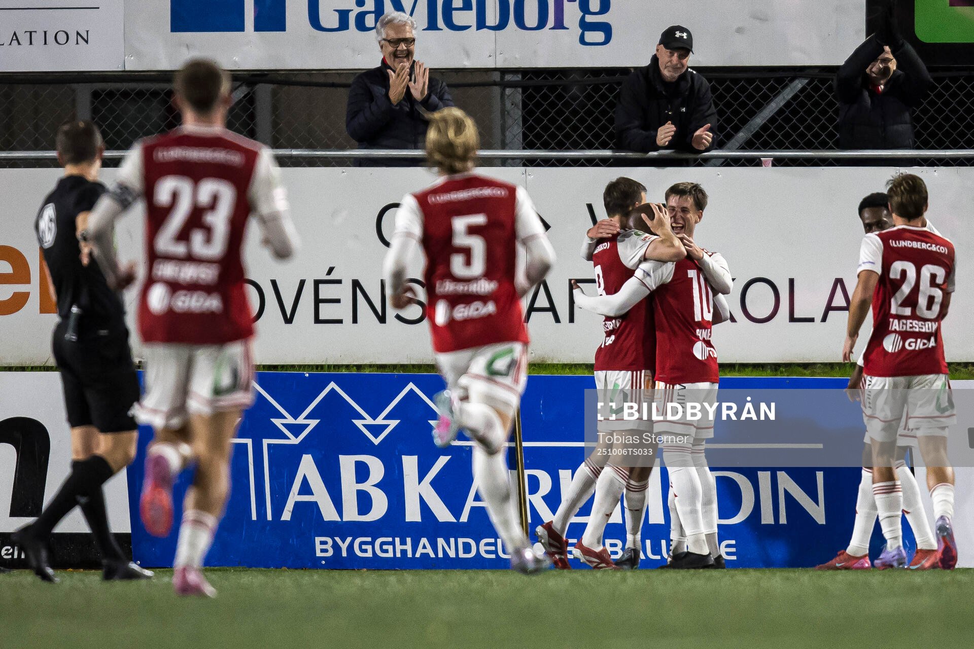 Sandvikens IFs Filip Olsson jublar