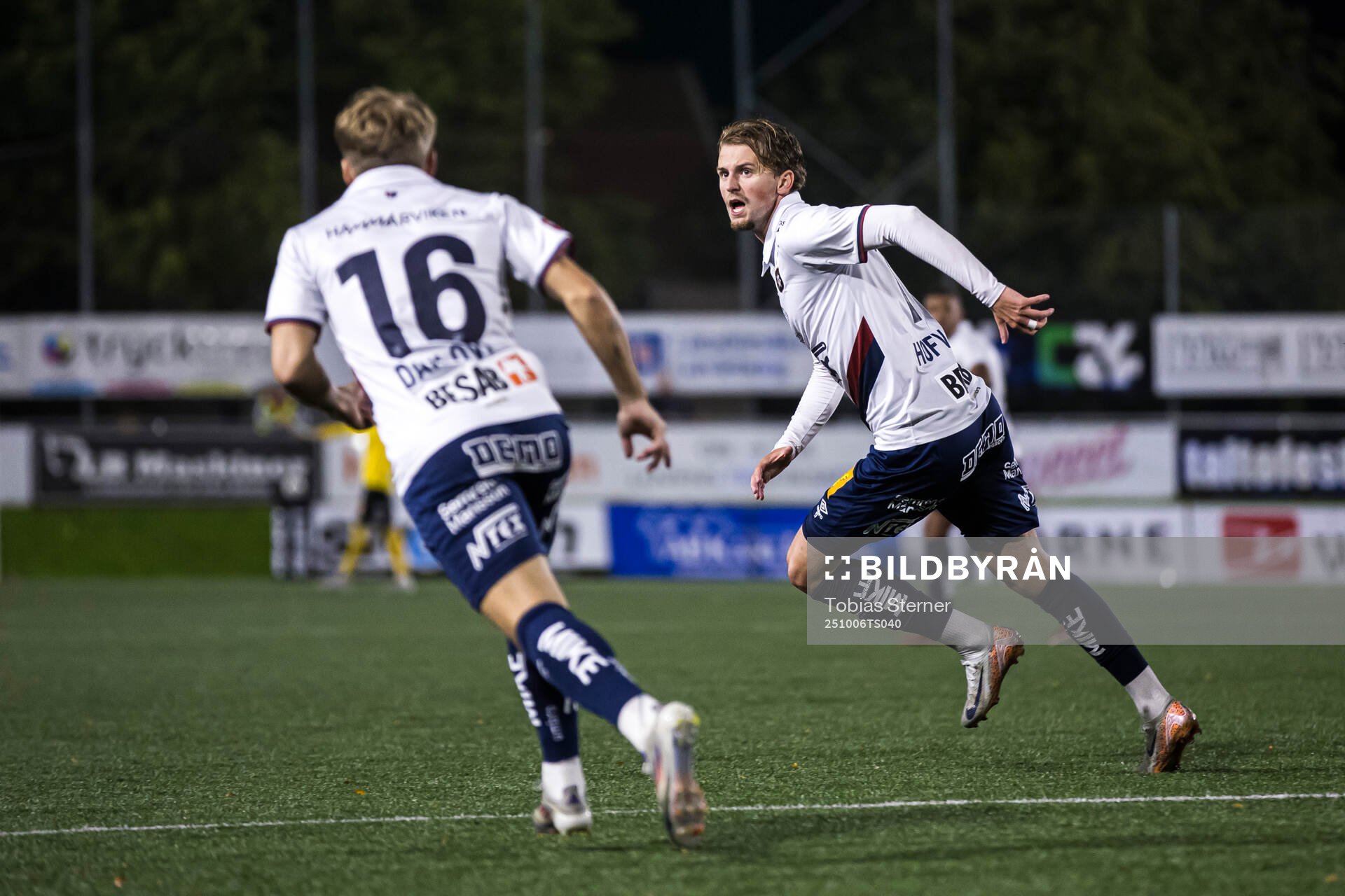 Örgrytes William Hofvander jublar