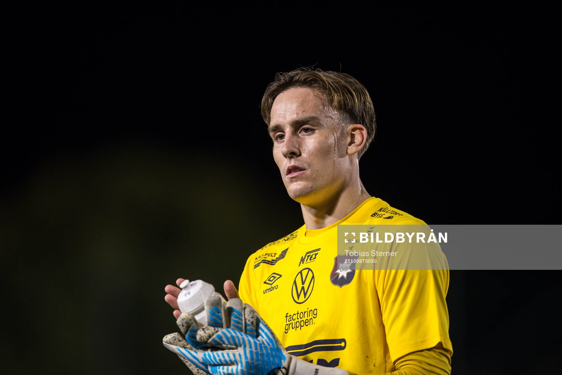 Örgrytes målvakt Hampus Gustafsson deppar