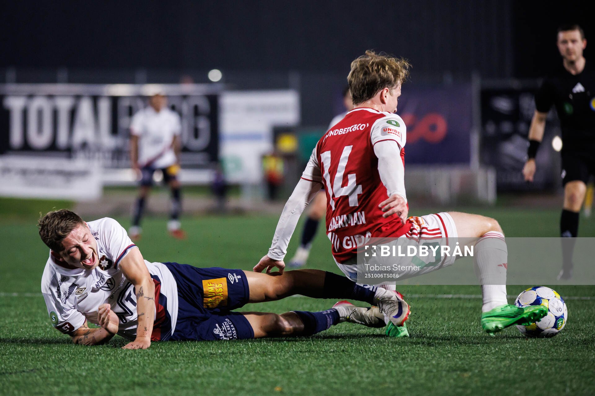 Örgrytes Anton Andreasson och Sandvikens IFs Victor Backman