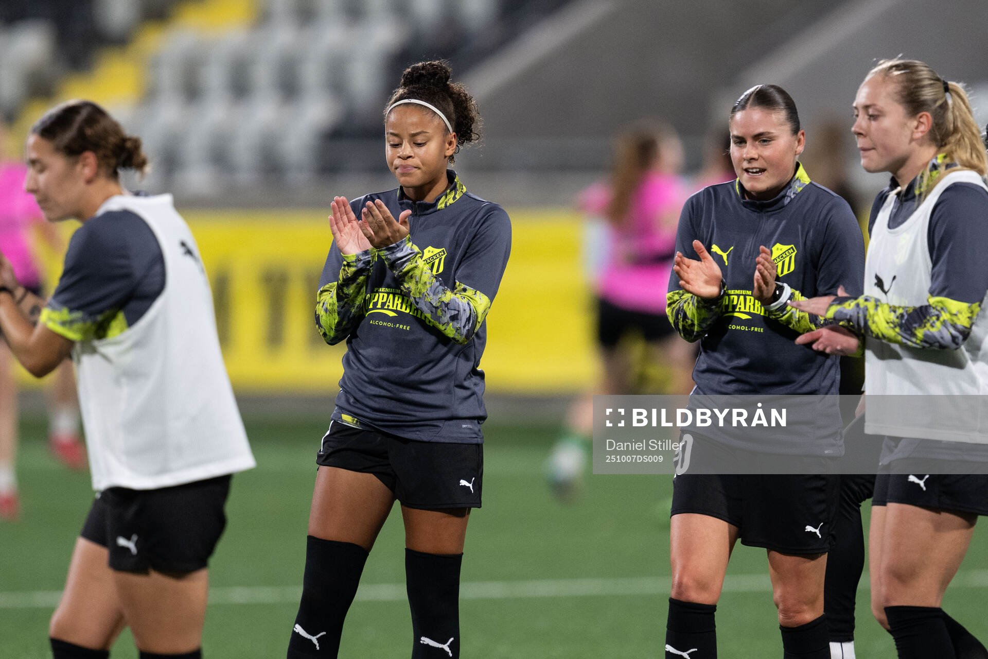 Felicia Schröder and Hanna Wijk of Häcken