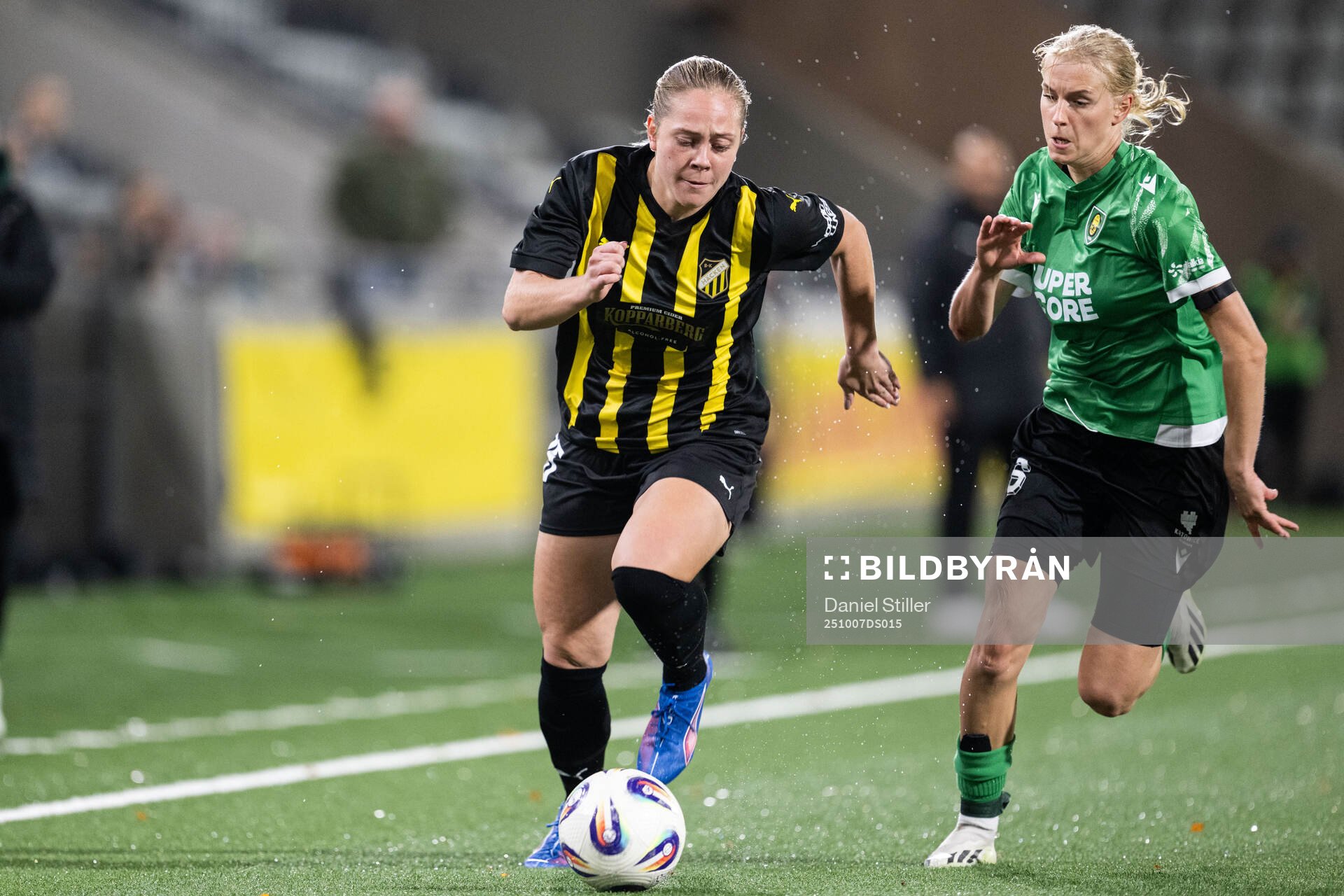 Alice Bergström of Häcken and Nicola Brzęczek of Katowice