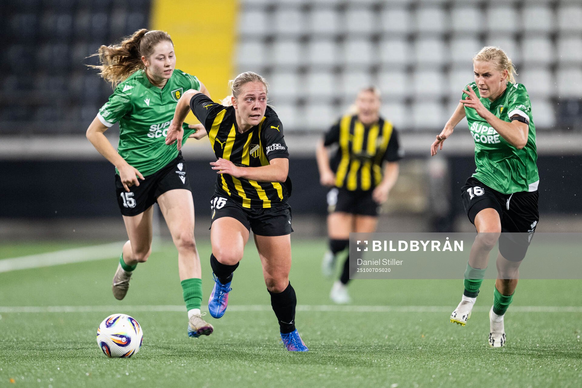 Alice Bergström of Häcken against Jagoda Cyraniak and