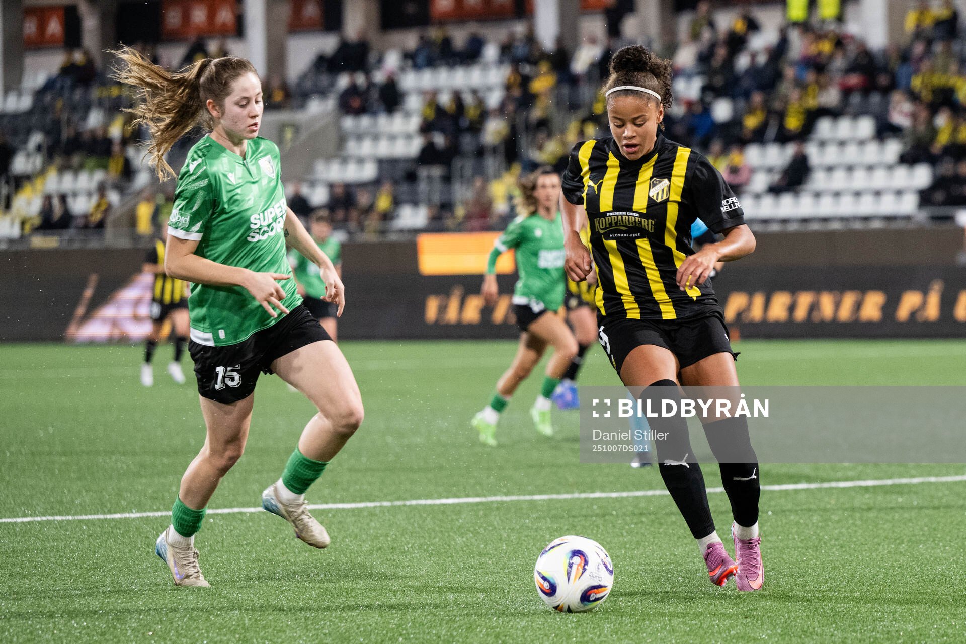 Jagoda Cyraniak of Katowice and Felicia Schröder of Häcken