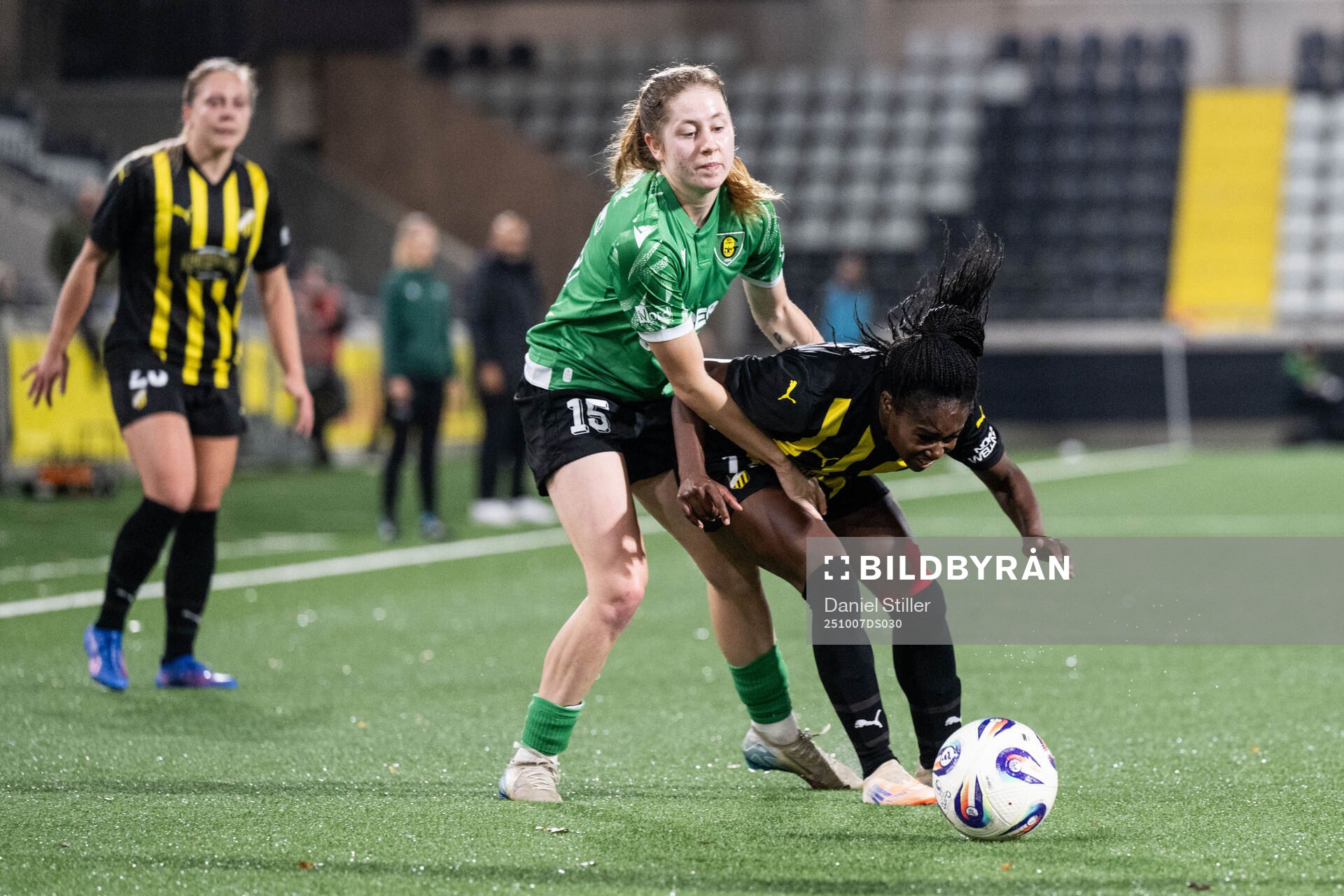 Jagoda Cyraniak of Katowice and Monica Jusu Bah of Häcken