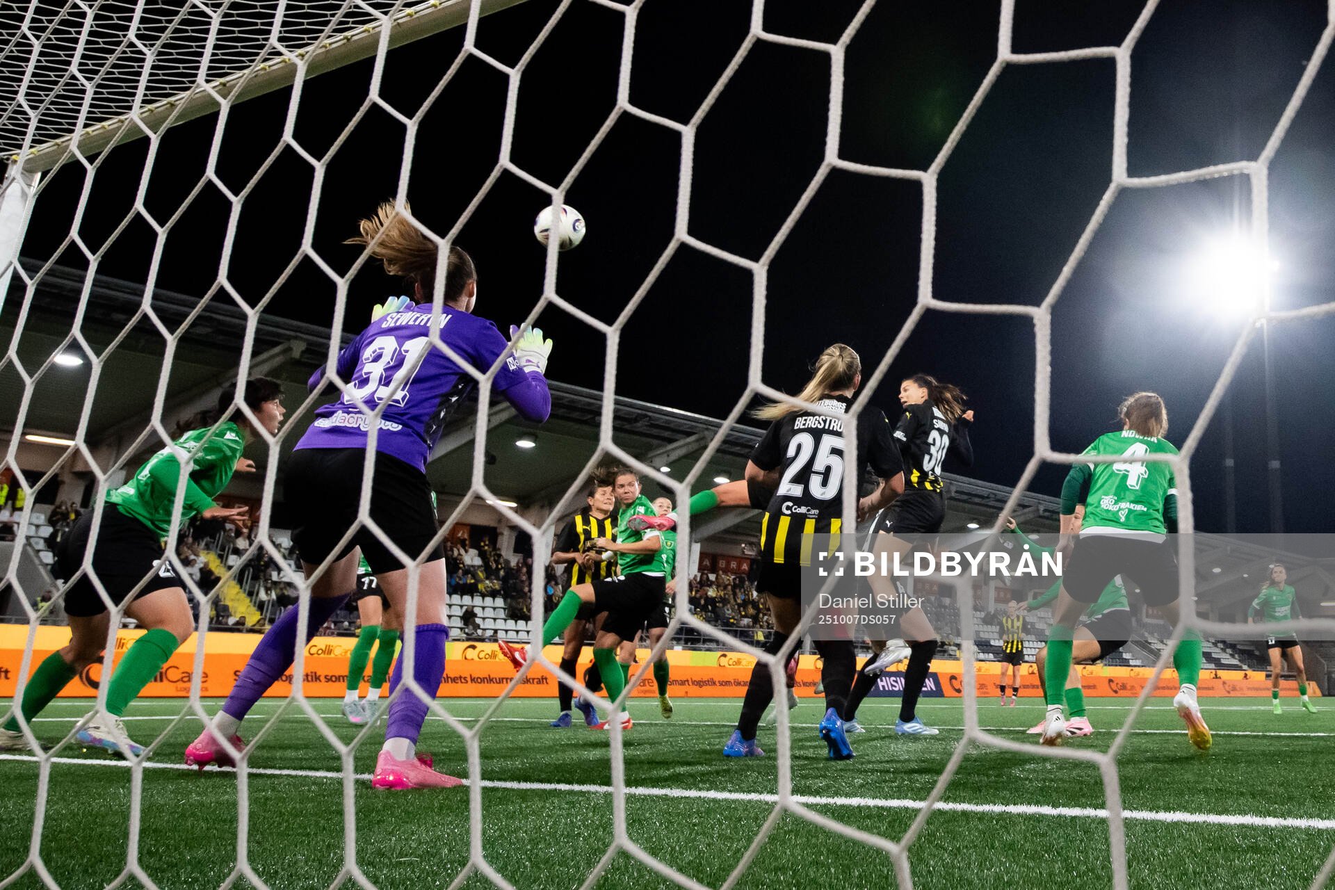 Helena Sampaio of Häcken scores 1-0