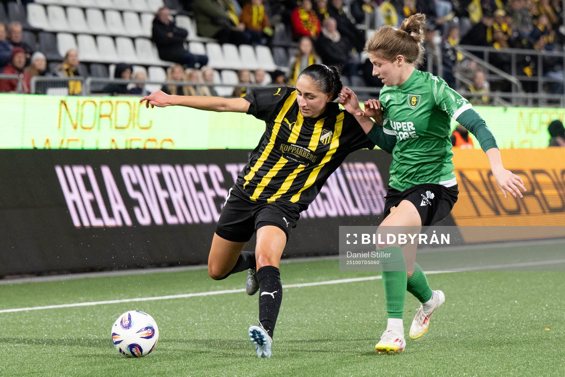 Nesrin Akgun of Häcken and  Katarzyna Nowak  of Katowice
