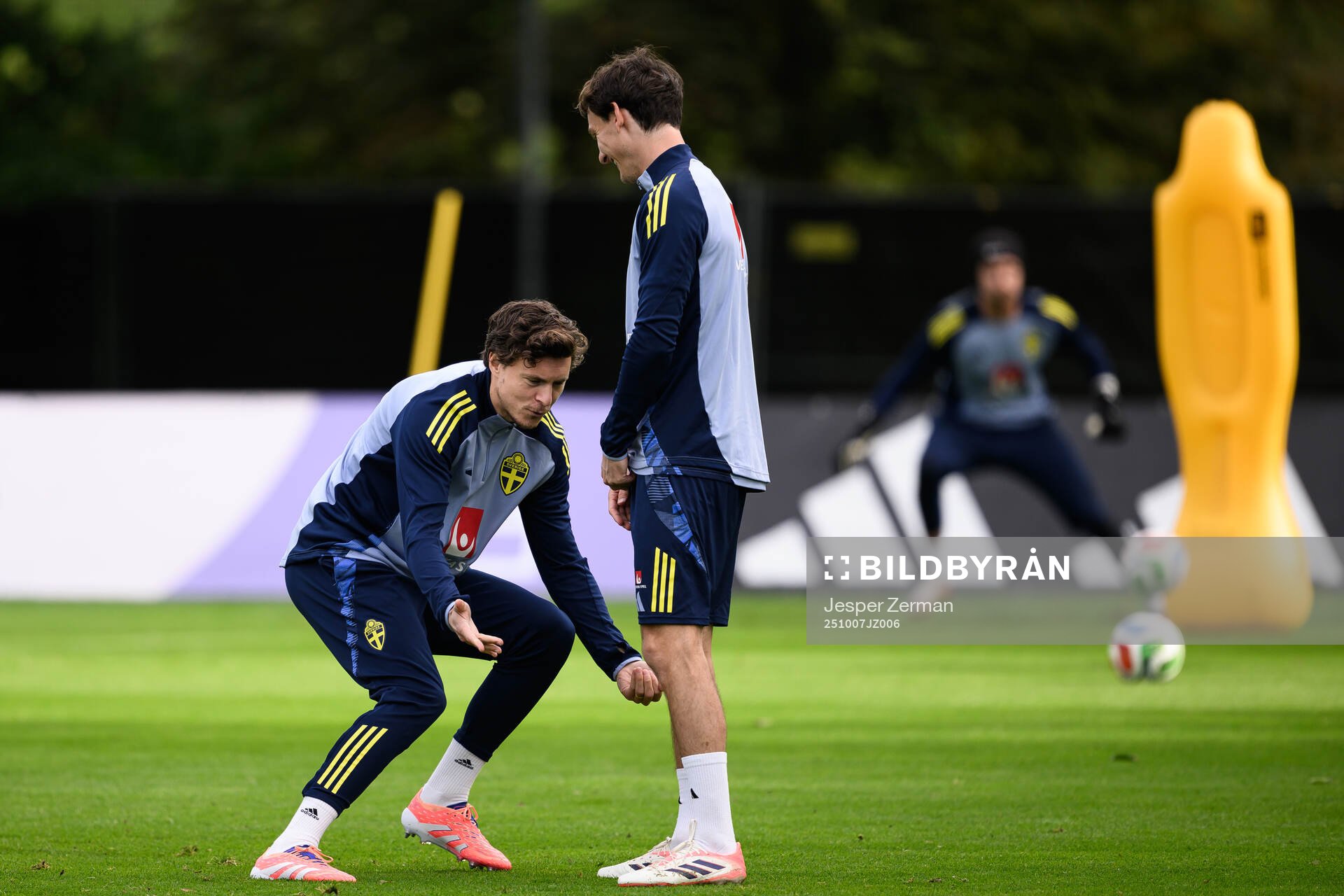 Victor Nilsson Lindelöf and Hjalmar Ekdal of the Swedish