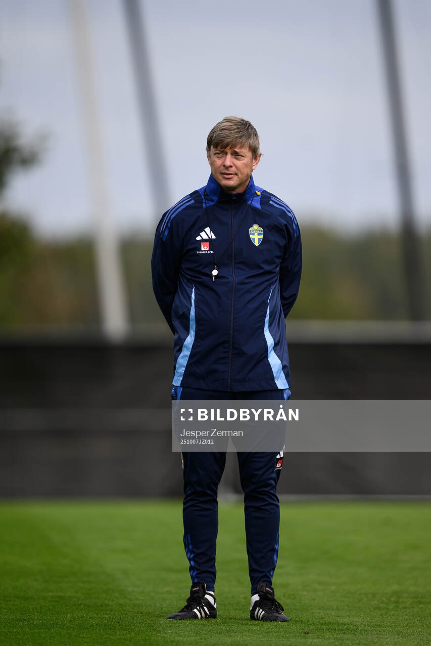 Head coach Jon Dahl Tomasson of the Swedish men's national