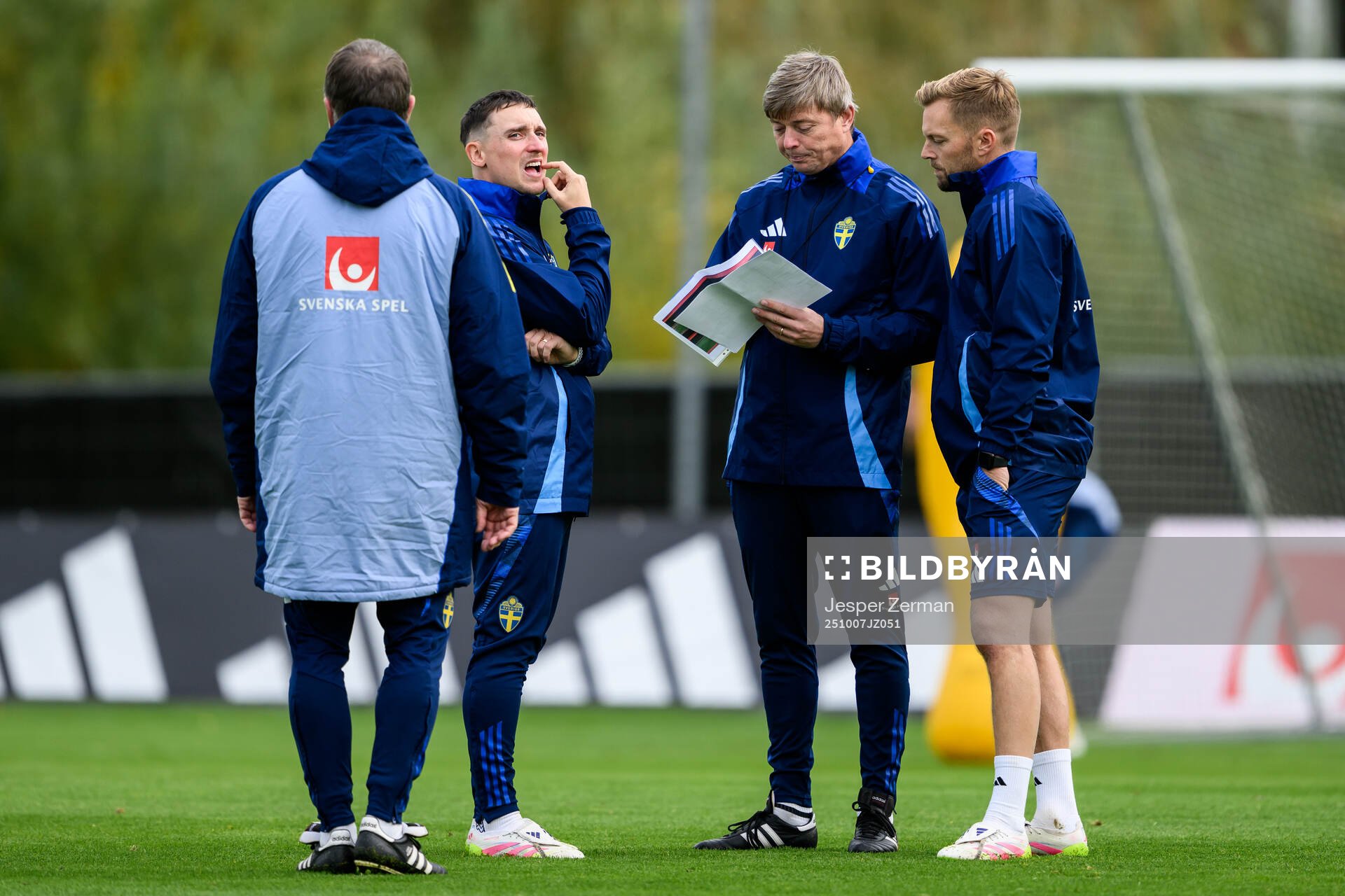 Head coach Jon Dahl Tomasson and Assistant coach Sebastian