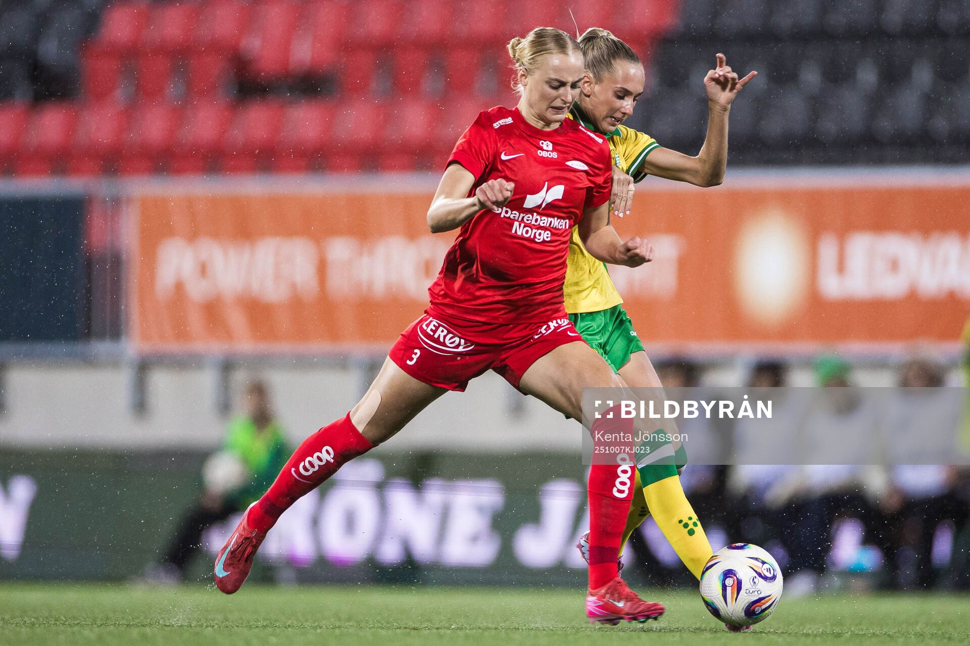 Mia Authen of Brann and Ellen Wangerheim of Hammarby