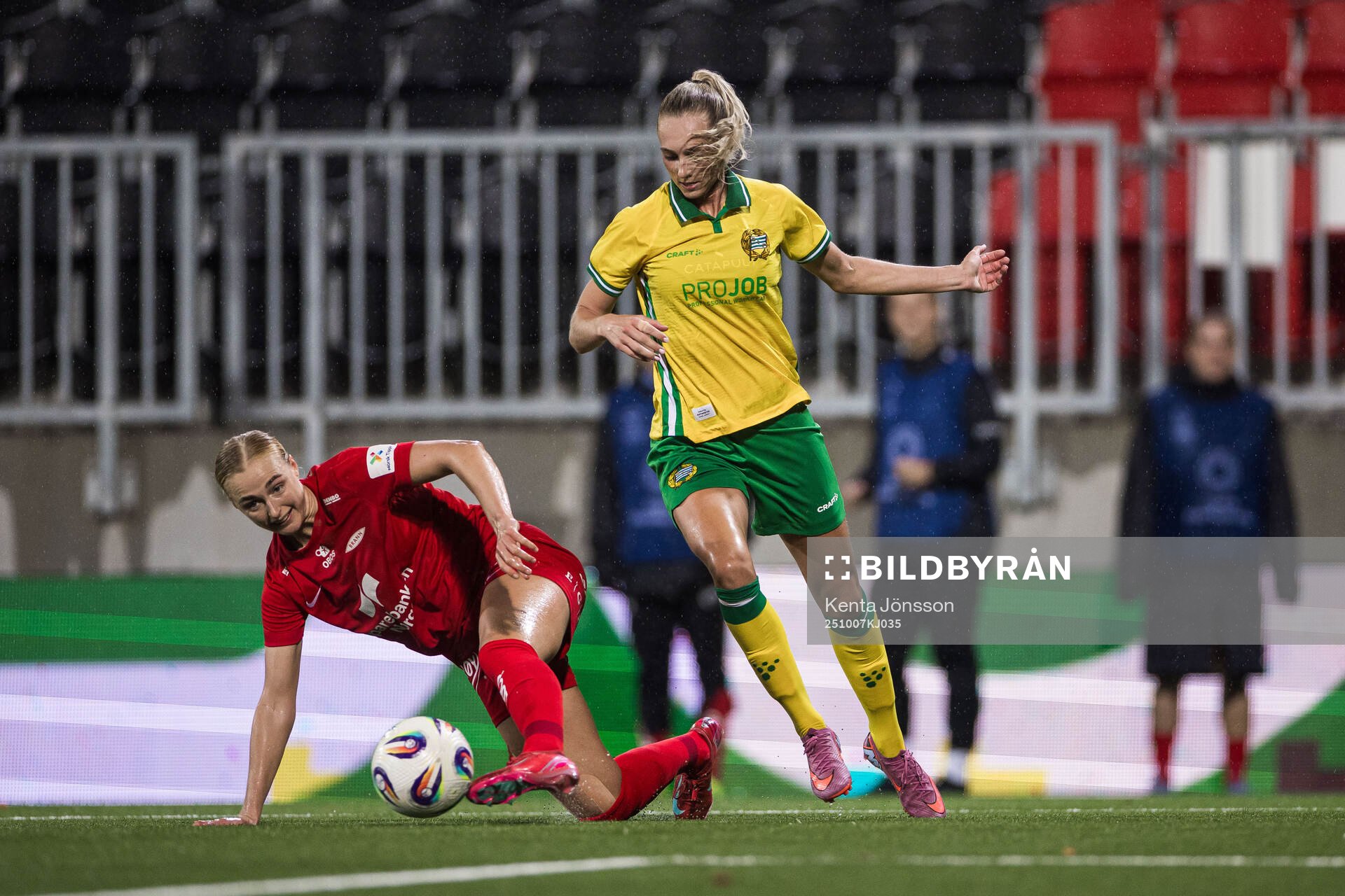 Mia Authen of Brann and Ellen Wangerheim of Hammarby