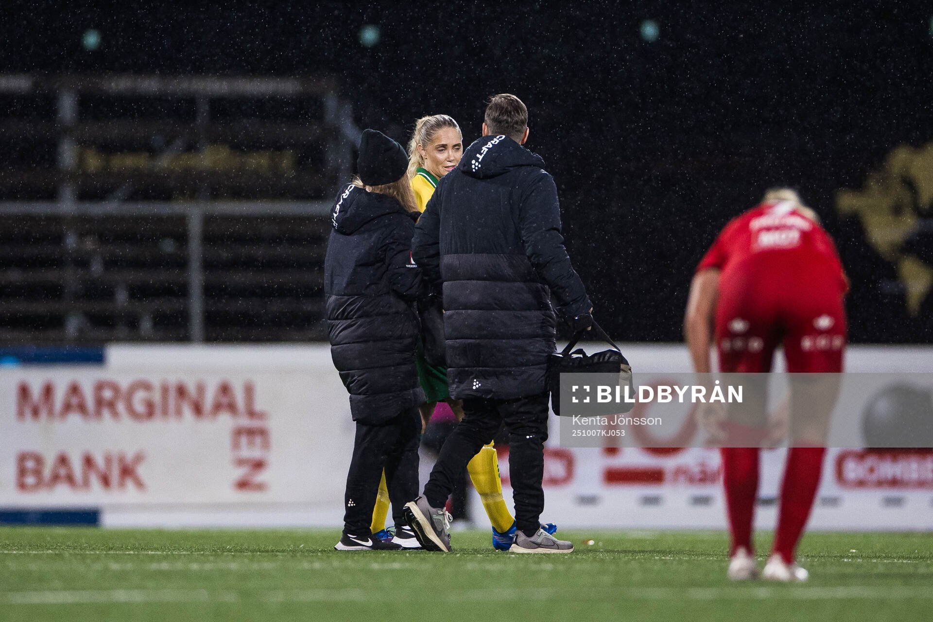 Alice Carlsson of Hammarby leaves the pitch injured