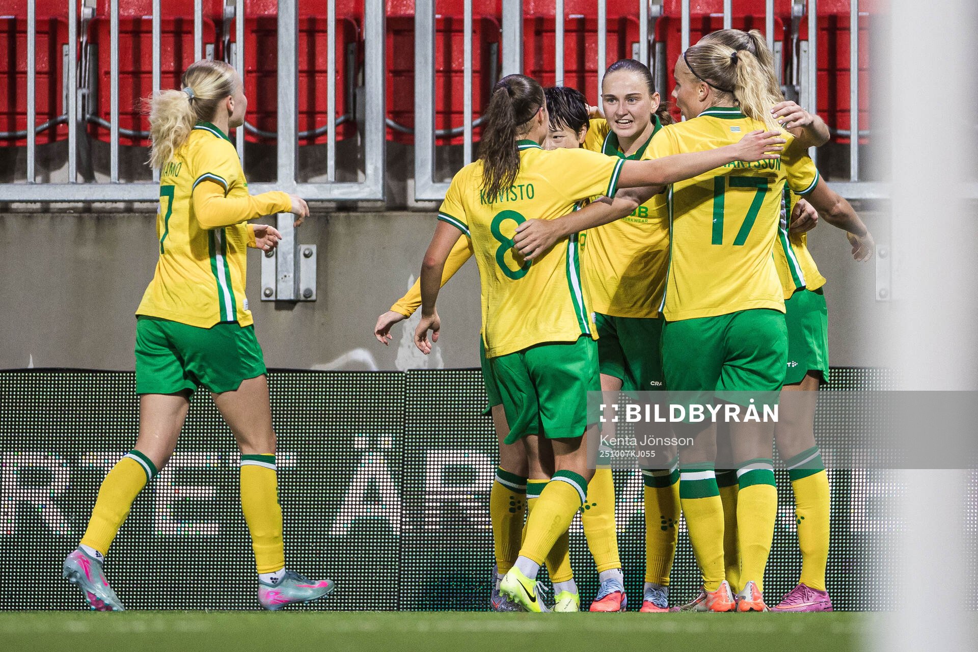 Vilde Hasund of Hammarby celebrates with team mates