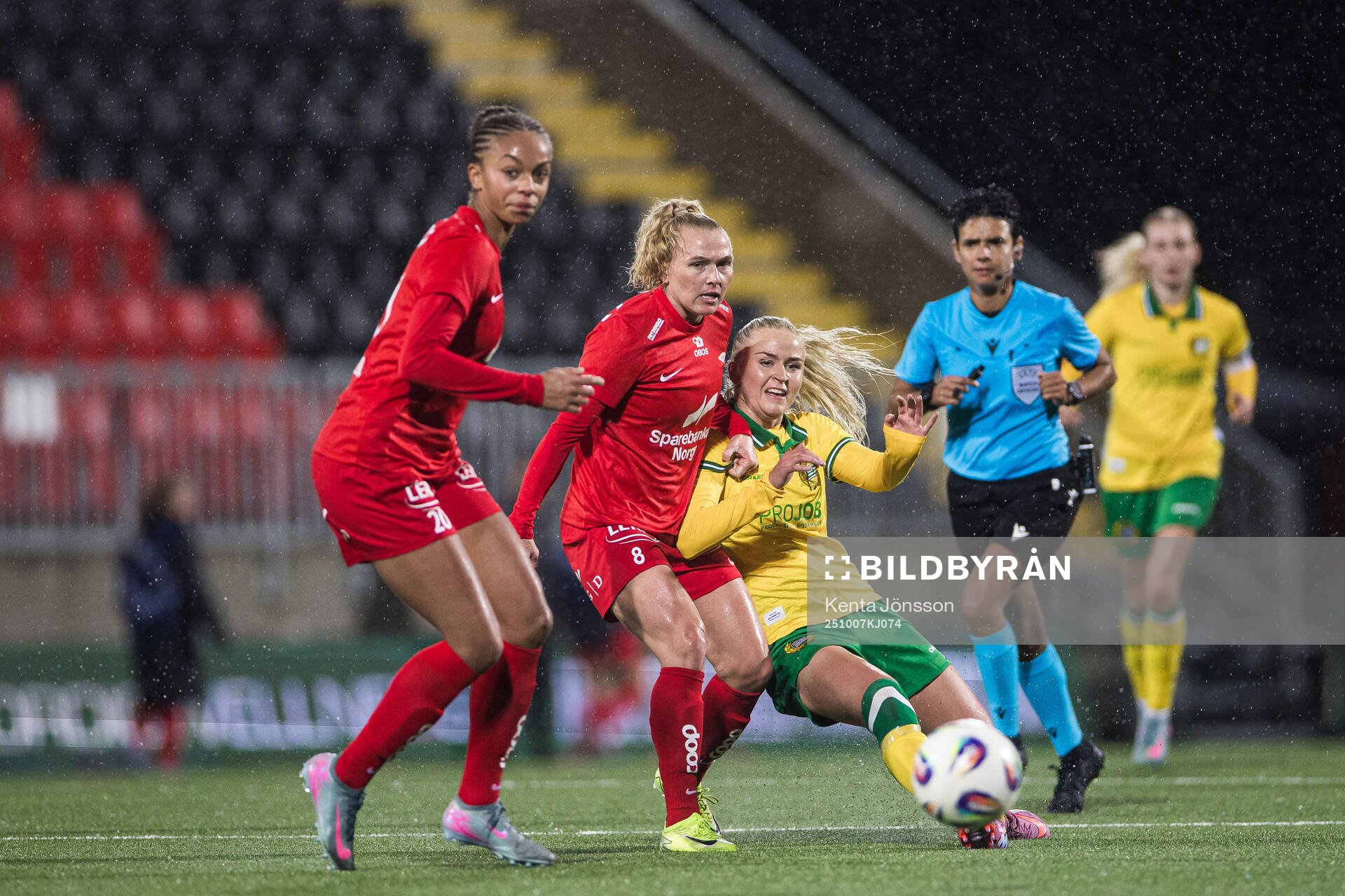 Josefine Birkelund and Karoline Haugland of Brann against